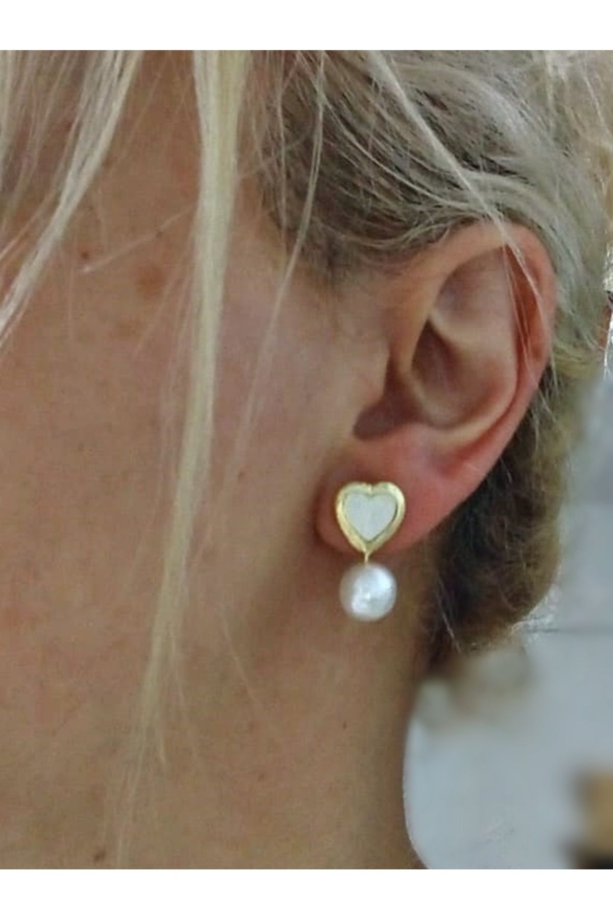 mos&more-Small Women's Earrings with Gold Heart Pearl 4