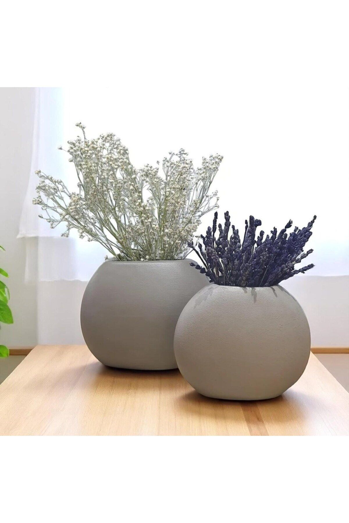 Lapida Home Decor-Set of 2 Black Minimal Vases – Round Form, Decorative Design 1