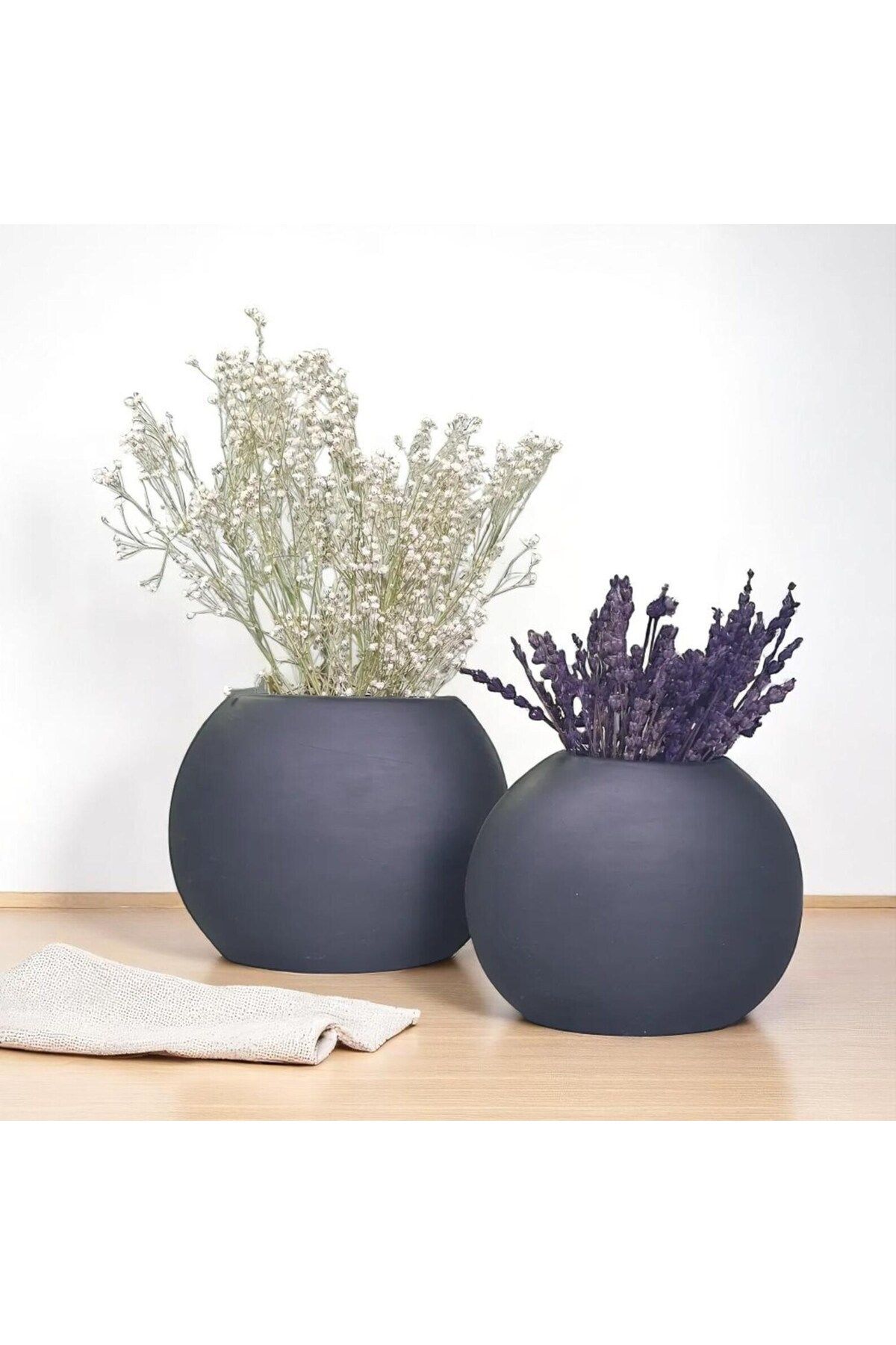 Lapida Home Decor-Set of 2 Black Minimal Vases – Round Form, Decorative Design 1