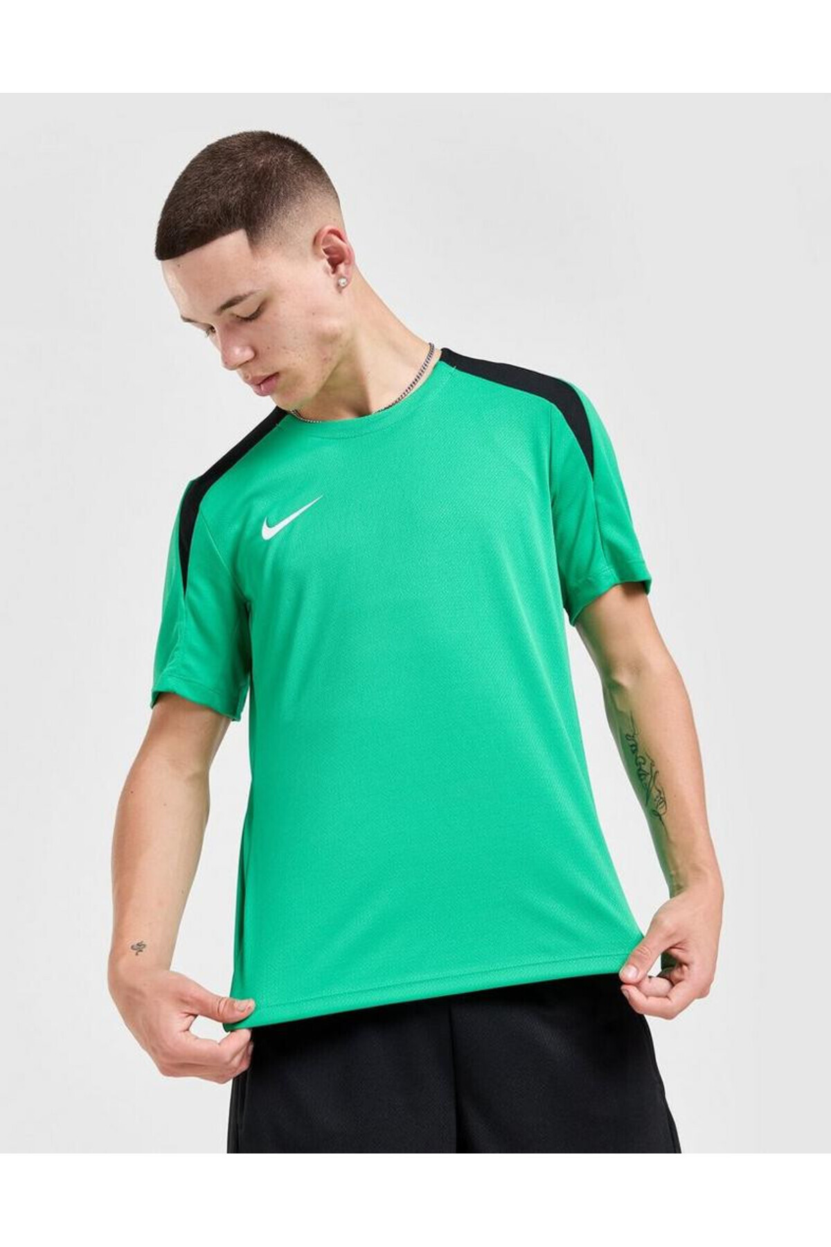 تیشرتمردانهNikeسبز تیشرتمردانهNikeسبز