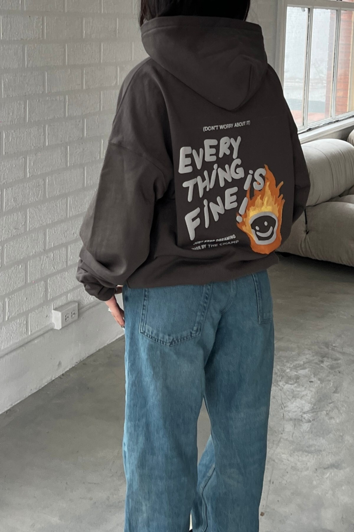 The Champ Clothing  Every Thing Is Fine Baskılı Unisex Füme Kapüşonlu Sweatshirt – 3 İplik Şardonlu Kumaş - Görsel 3