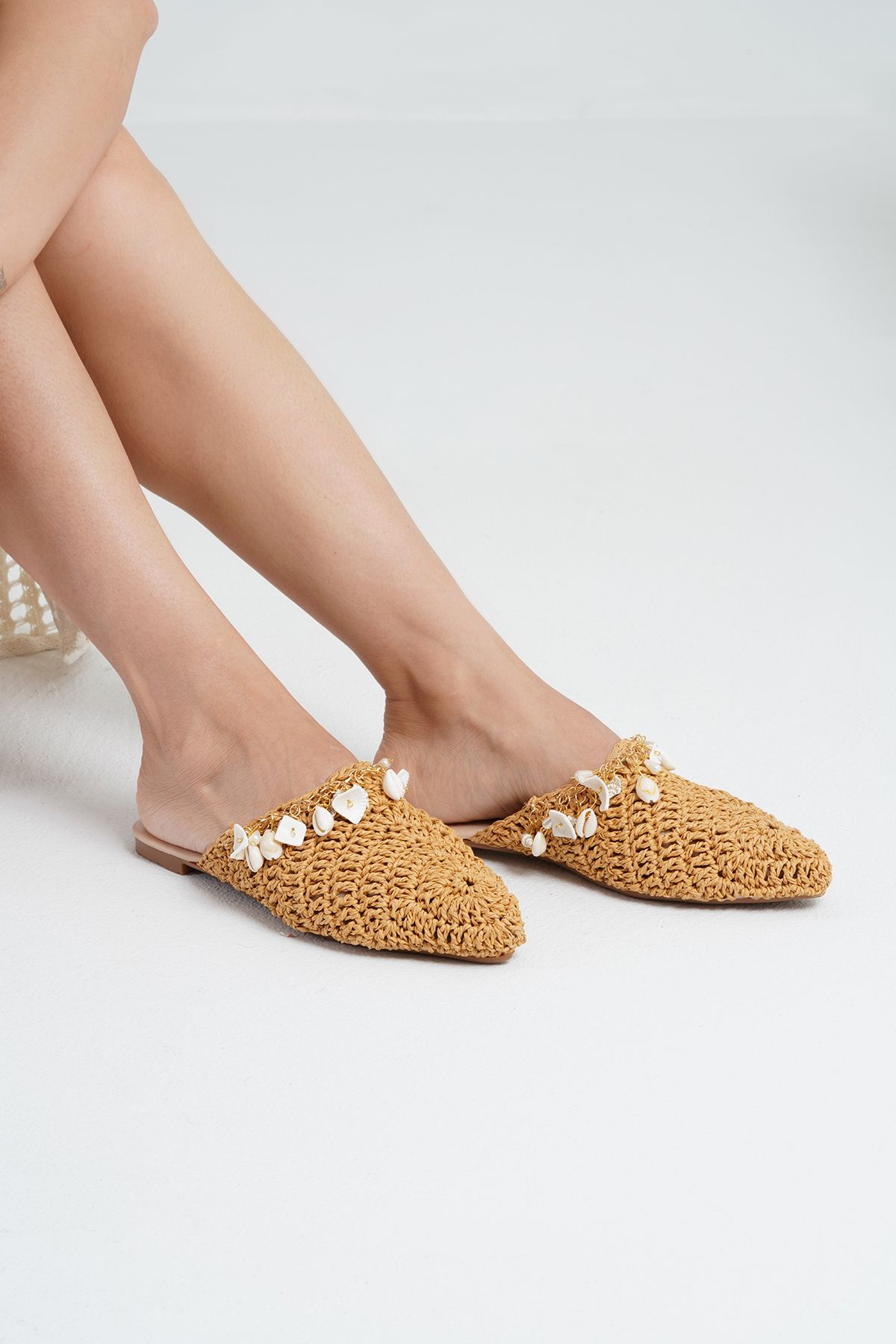 Beyond-Papuci de damă Camel Salome Straw Shell Accesorii BYNDSLM01 3