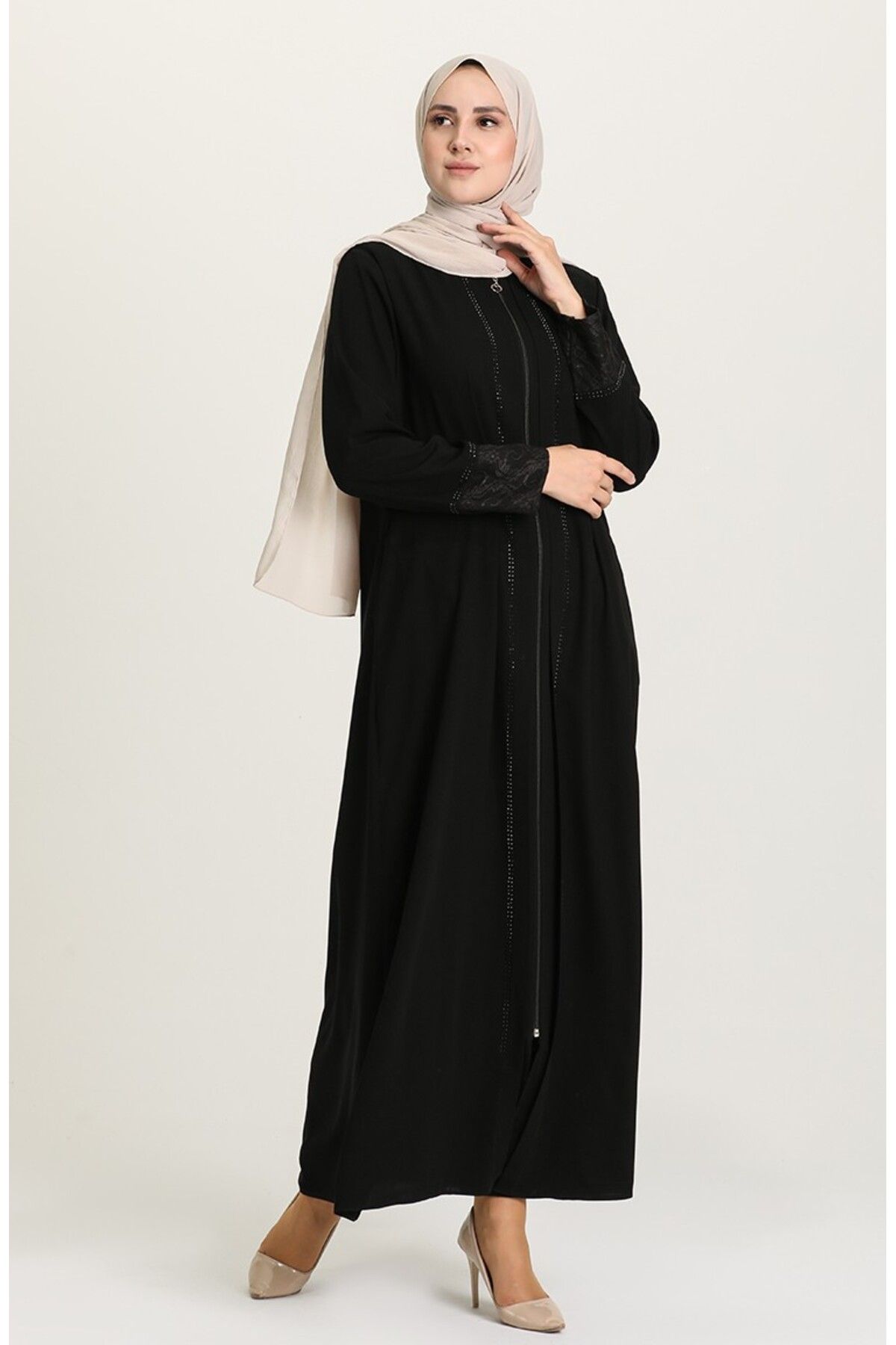 ISTANBUL STYLES-Laser Stone Crepe Fabric Ferace with Stones on the Front and Laced Sleeves 2