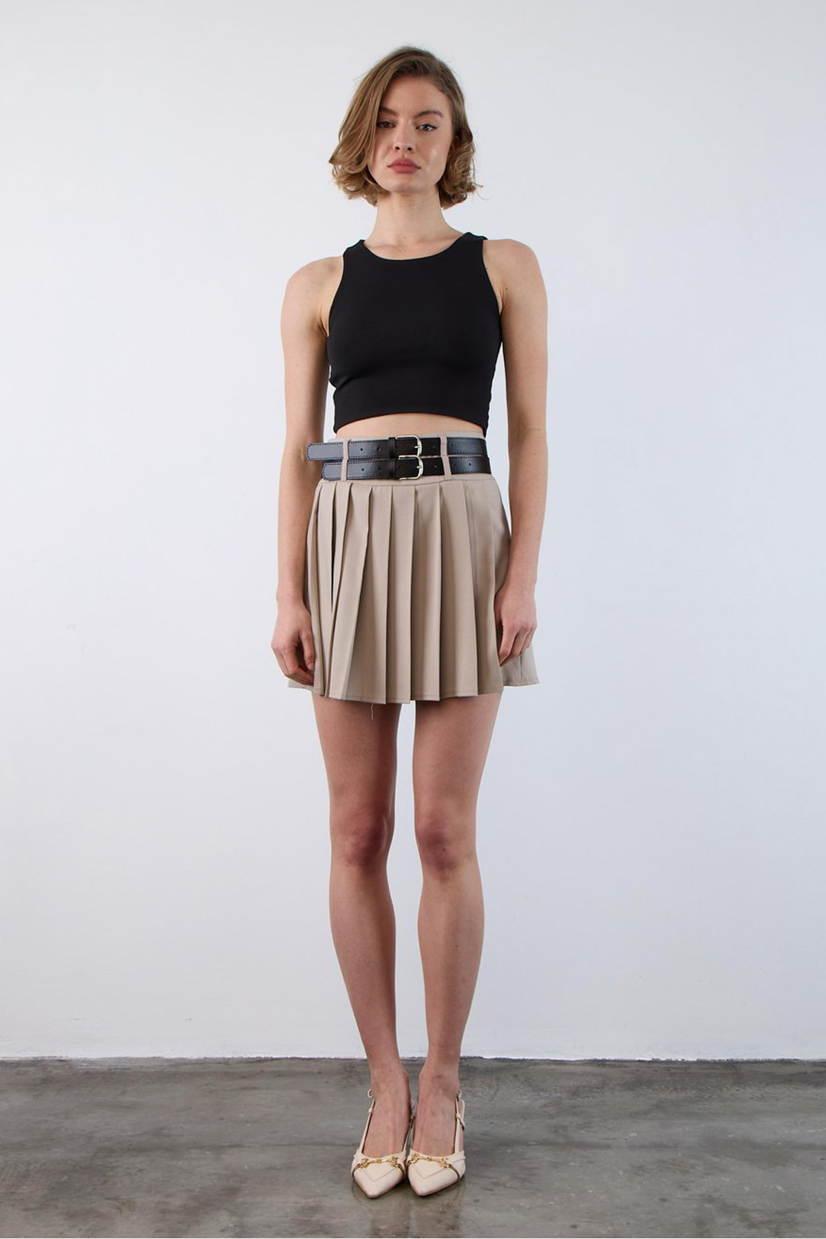 Trendyol Collection Steiniger, doppelt gewölbter, plissierter Mini-Webrock TWOAW26ET00072