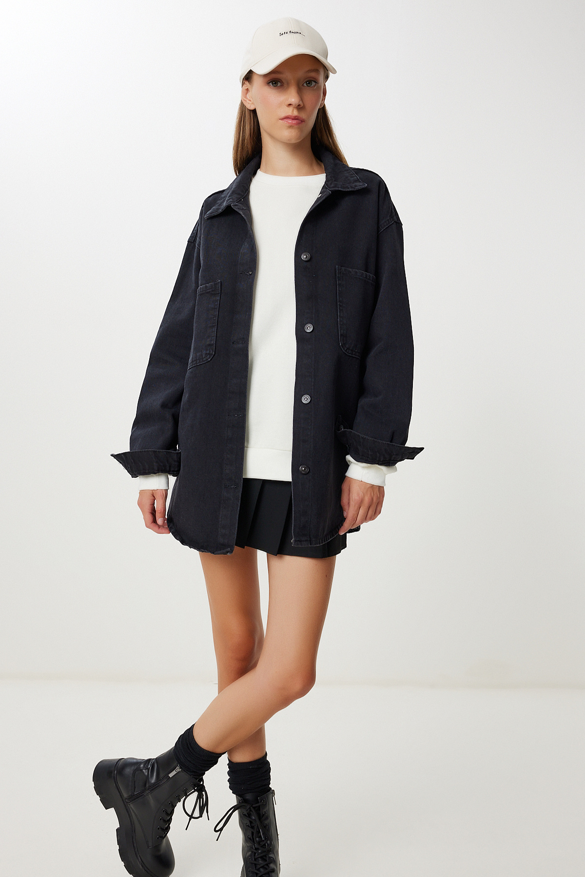 Happiness İstanbul  Kadın Siyah Cepli Oversize Denim Ceket VC00010 - Görsel 2