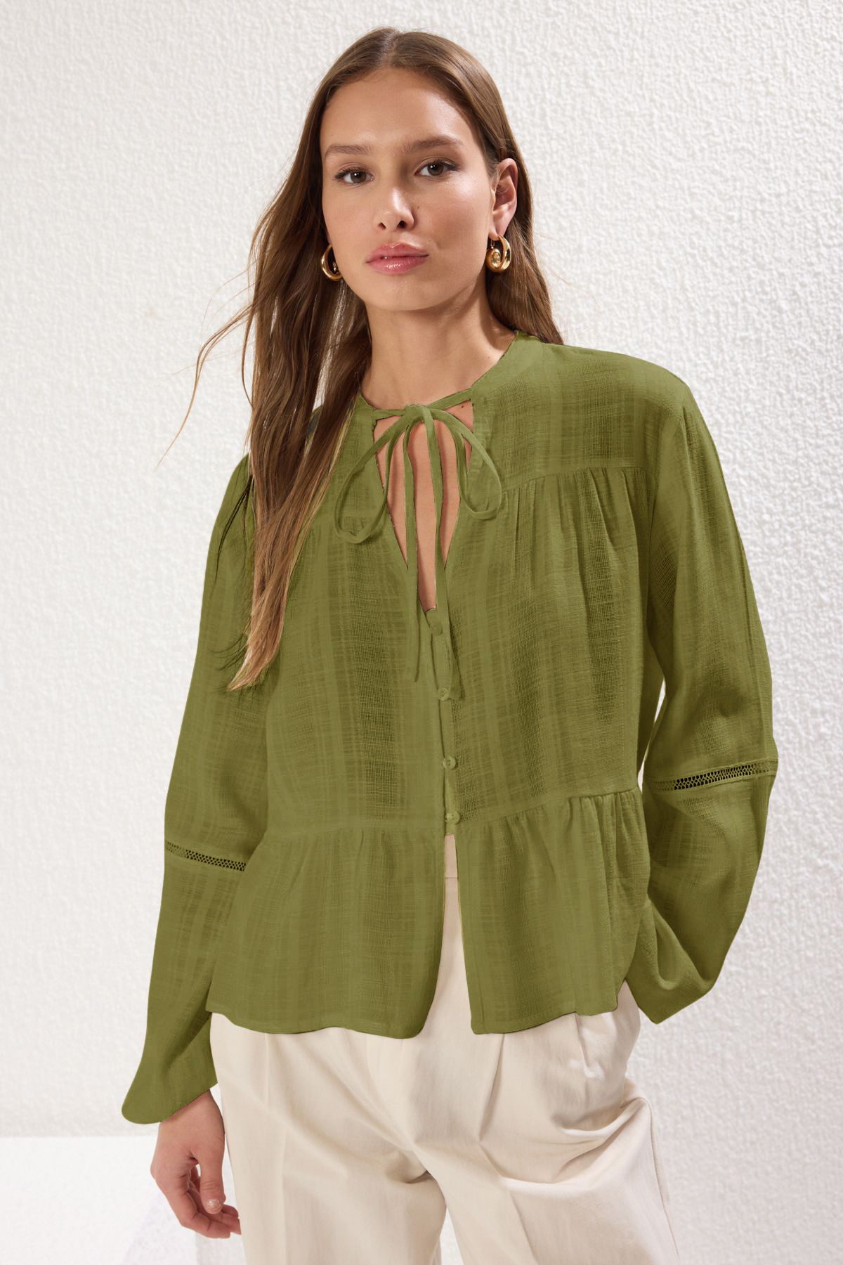 Trendyolmilla  Haki Pamuklu Dokulu Kolda Dantelli Oversize Boho Dokuma Gömlek TWOSS25GO00038 - Görsel 2