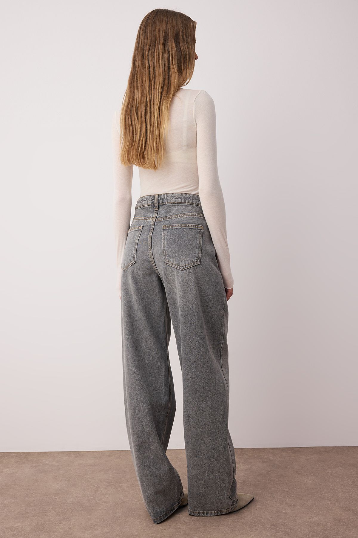 Trendyol Collection-Graue Baggy-Jeans mit hoher Taille TWOAW25JE00130 4