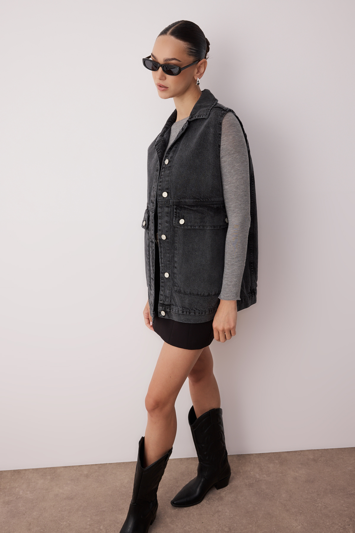 Trendyol Collection Antracytowa kamizelka przy kołnierzyku koszuli Szczegółowa kamizelka dżinsowa ze 100% bawełny TCTAW22CK0006