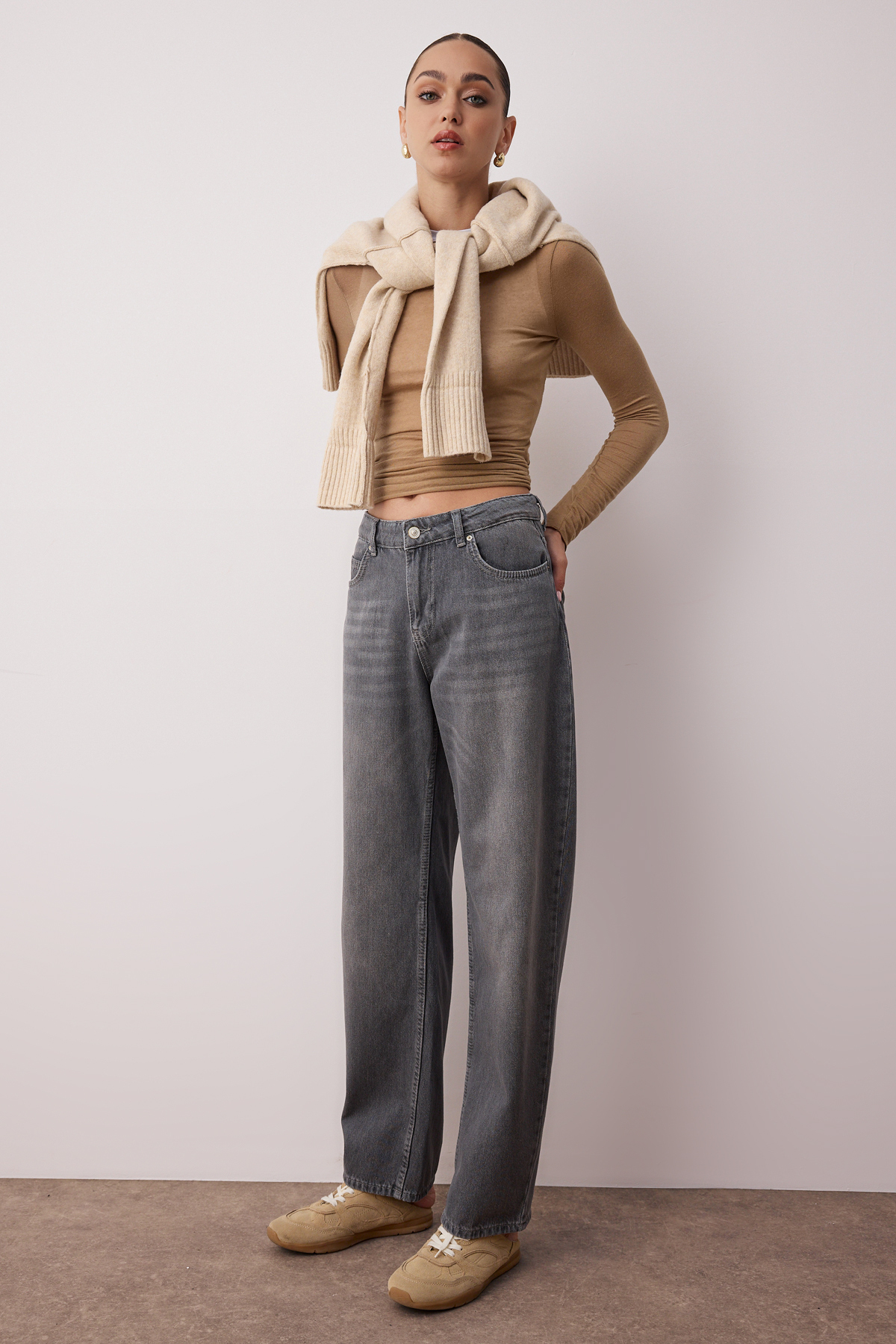 Trendyolmilla  Antrasit Premium Düşük Bel Barrel Jeans TWOSS25JE00173 - Görsel 2