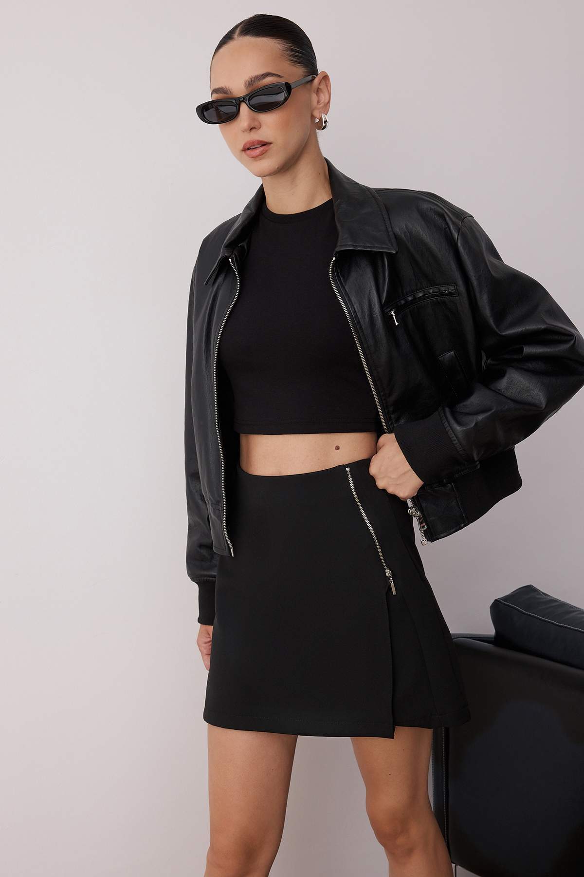 Trendyolmilla  Siyah Fermuar Detaylı Dokuma Şort Etek TWOSS20SR0139 - Görsel 4