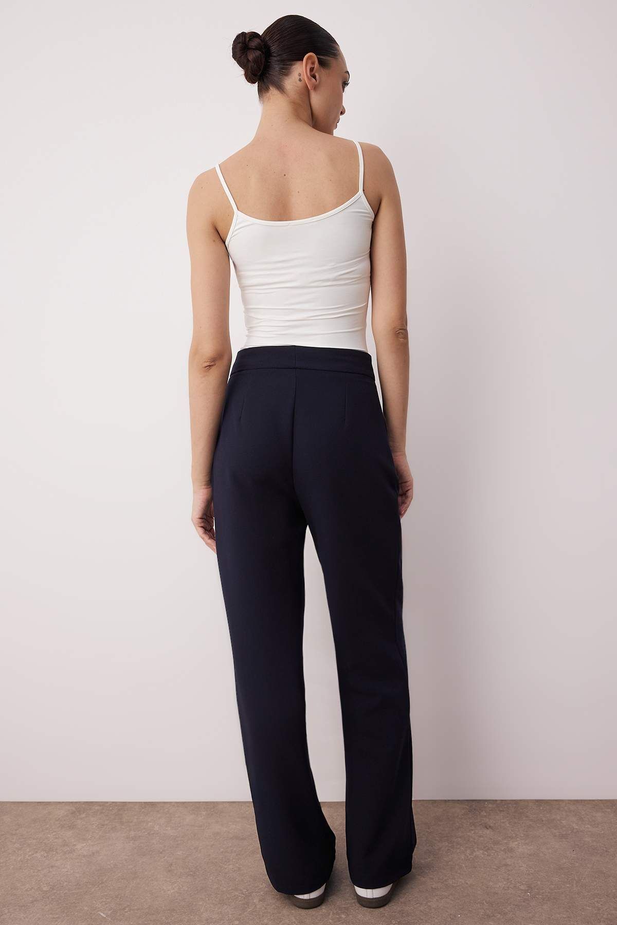 Trendyol Collection-Sötétkék széles szárú szőtt nadrág - TWOAW22PL0139 4
