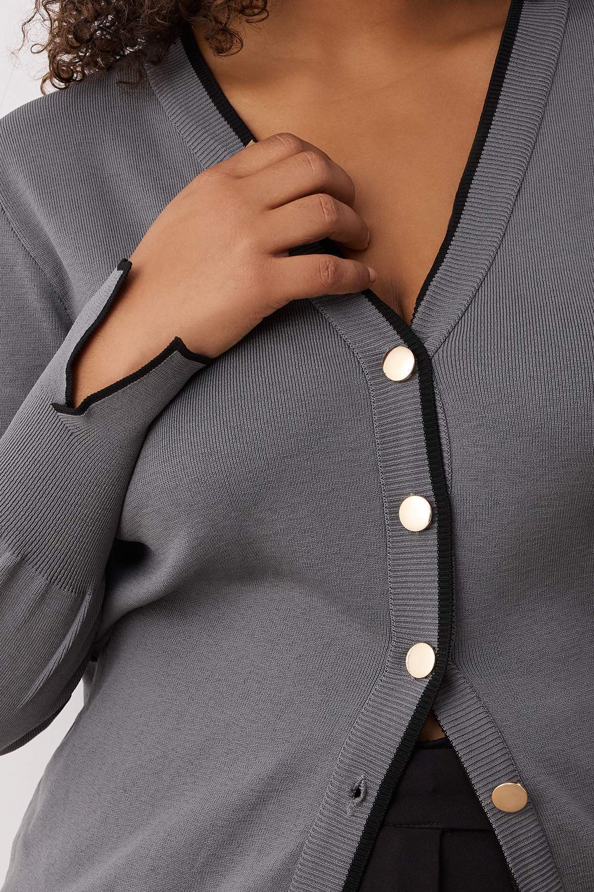 Trendyolmilla  Gri Düğme Detaylı Şeritli Triko Hırka TBBAW24AV00014 - Görsel 3