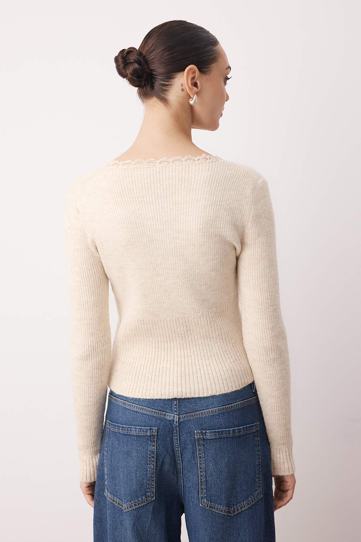 Trendyolmilla  Taş Crop Dantel Garnili Kare Yaka Yumuşak Dokulu Fitted/Vücudu Saran Triko Hırka TWOAW26HI00061 - Görsel 5