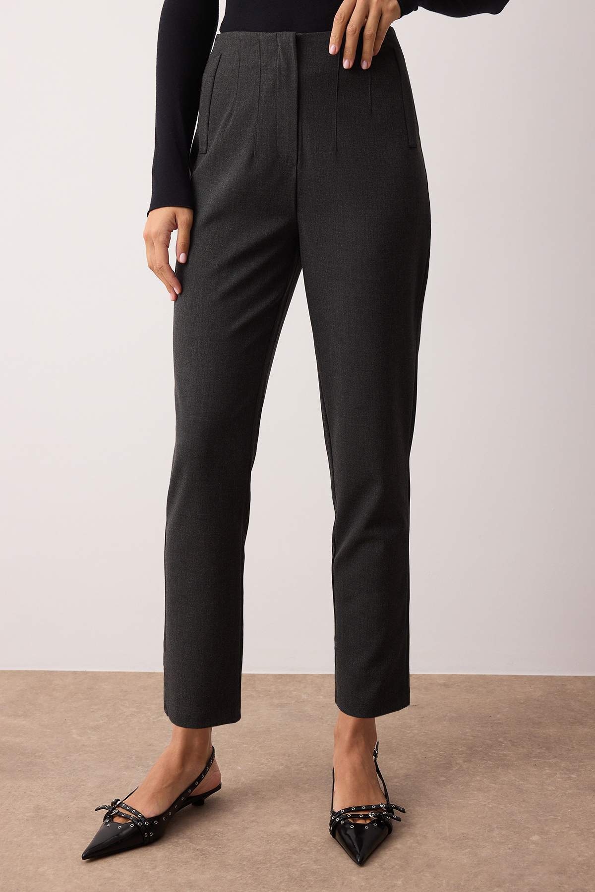 Trendyolmilla  Antrasit Cigarette Kalıp Pensli Yüksek Bel Bilek Boy Dokuma Pantolon TWOAW26PL00014