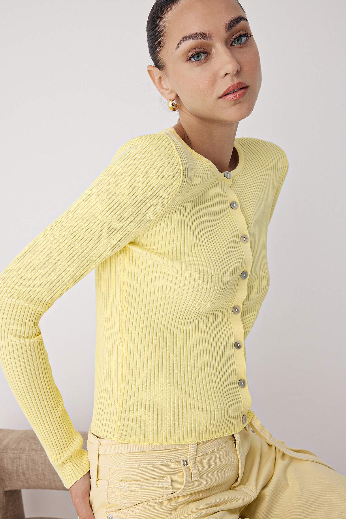 Trendyolmilla  Wardrobe Essentials Sarı Merserize Görünümlü Fitilli Triko Hırka | TWOAW26HI00118