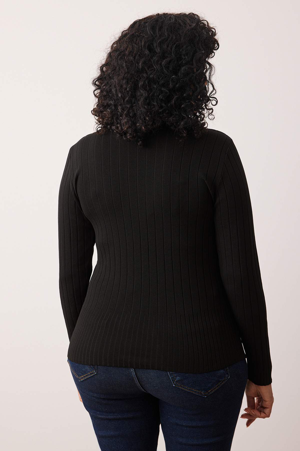 Trendyol Curve Czarna, prążkowana, dopasowana bluzka dzianinowa TBBAW23AF00025