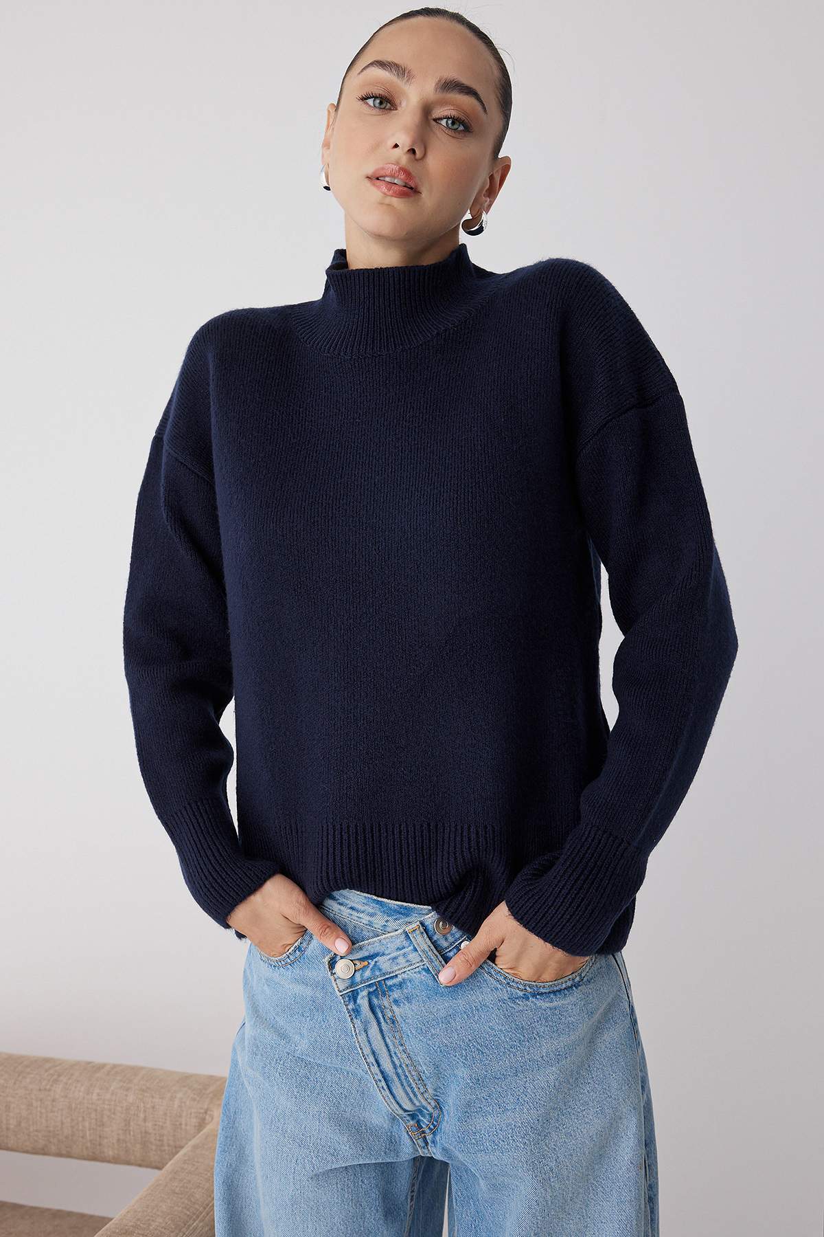 Trendyolmilla  Wardrobe Essentials Lacivert Yün Karışımlı Geniş Kalıp Yumuşak Dokulu Triko Kazak | TWOAW26KZ00063 - Görsel 2