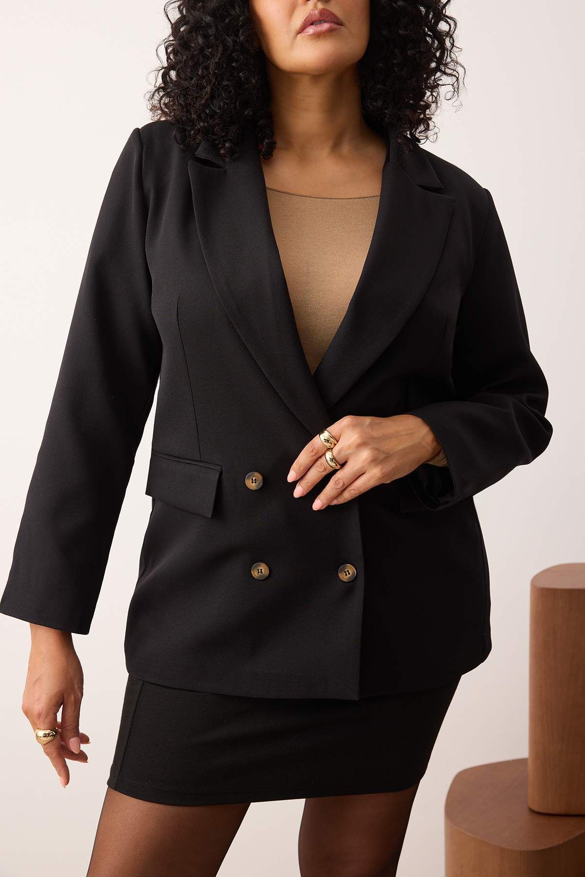 Trendyol Curve-Black Oversize Lined Button Woven Plus Size Blazer Jacket Tbbaw26Ag00006 3