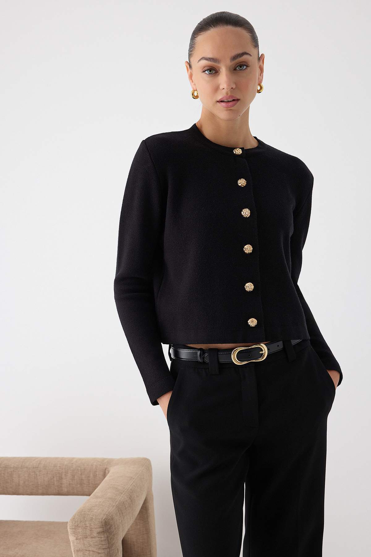 Trendyol Collection Wardrobe Essentials Μαύρο Κουμπί Λεπτομερής Crop Premium/Προσαρμοσμένη Πλεκτή Ζακέτα |   TWOAW26HI000942