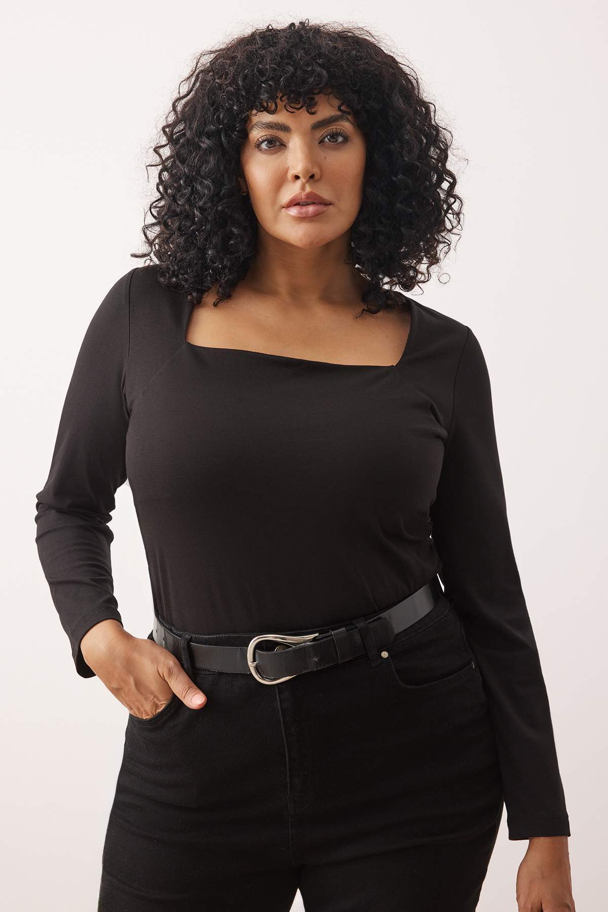Trendyol Curve Czarna bluzka z kwadratowym dekoltem, marszczona/drapowana, do...
