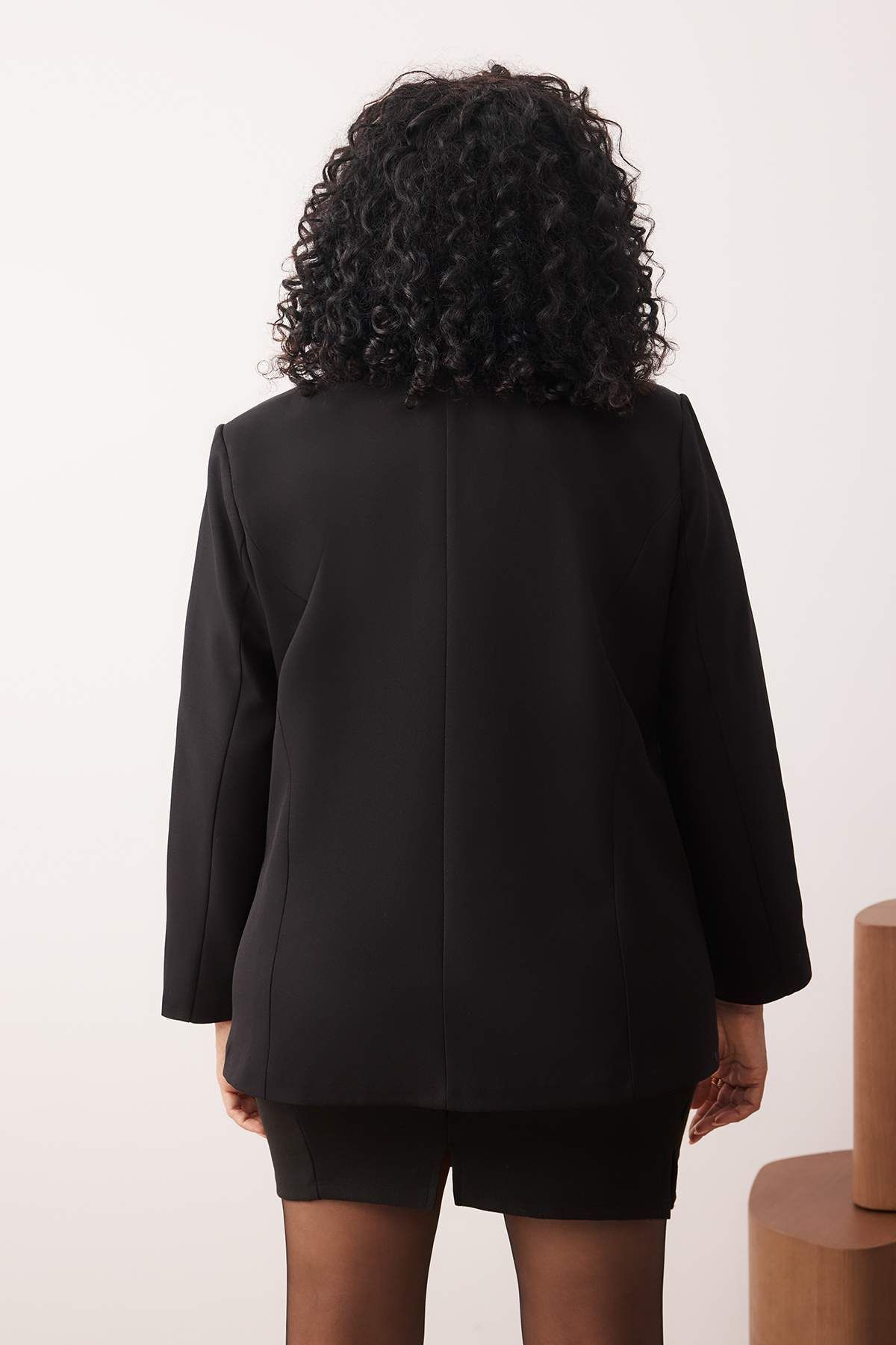 Trendyol Curve-Black Oversize Lined Button Woven Plus Size Blazer Jacket Tbbaw26Ag00006 4