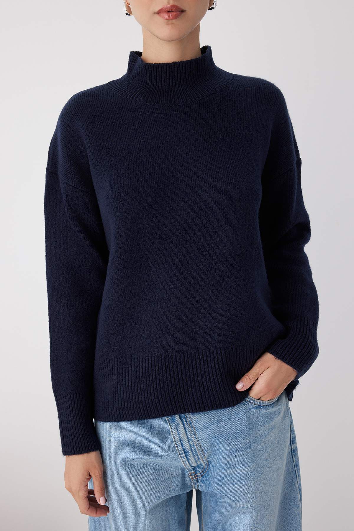 Trendyolmilla  Wardrobe Essentials Lacivert Yün Karışımlı Geniş Kalıp Yumuşak Dokulu Triko Kazak | TWOAW26KZ00063 - Görsel 3