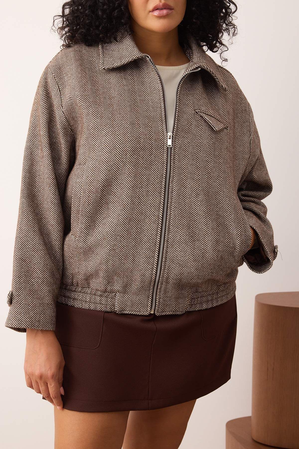 Trendyol Collection-Brown Houndstooth Pattern Oversize Fit Bomber Slim Plus Size Jacket Coats Twoaw26Aw00018 3