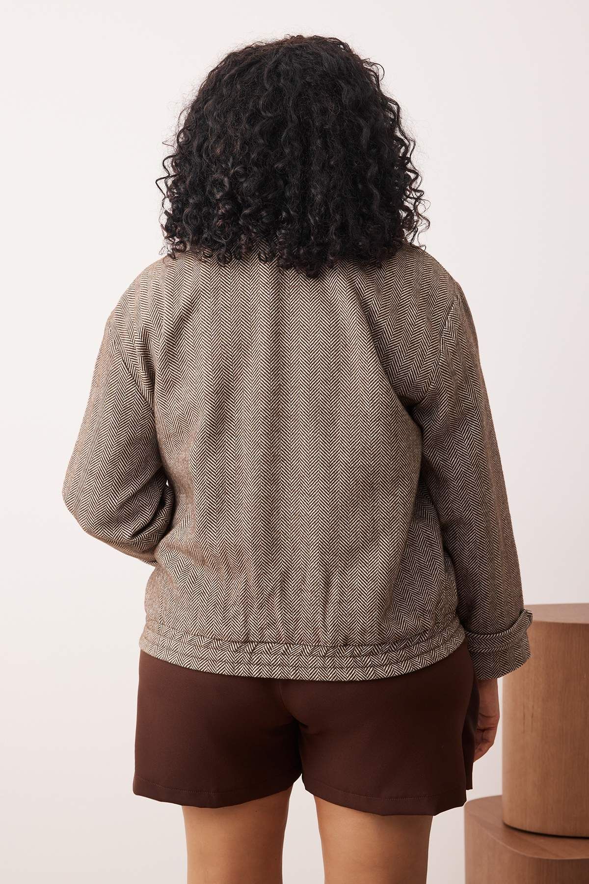 Trendyol Collection-Brown Houndstooth Pattern Oversize Fit Bomber Slim Plus Size Jacket Coats Twoaw26Aw00018 4