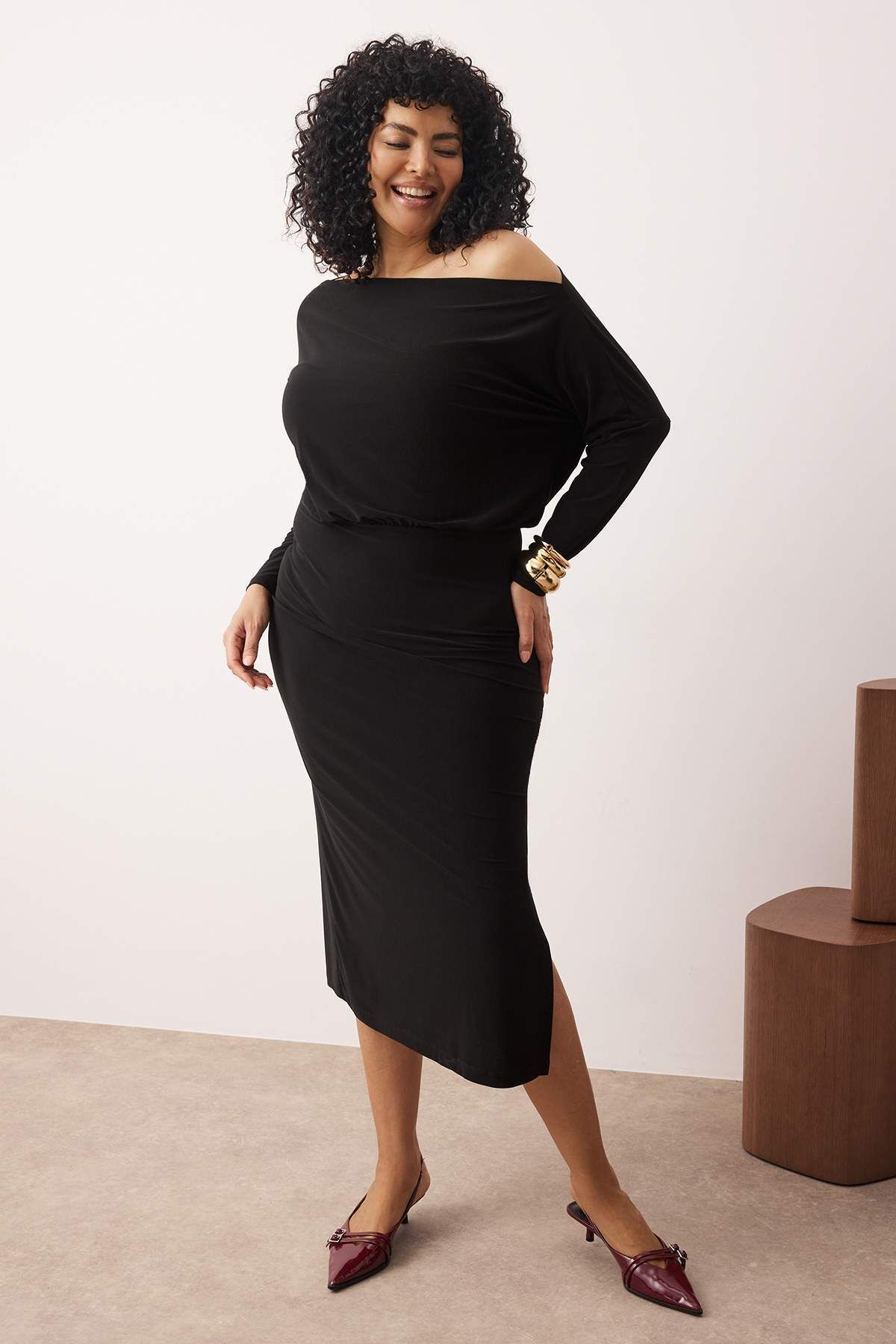 Trendyol Curve-Rochie neagră, dreaptă, asimetrică, cu o singură mânecă, în talie, elastică, tricotată midi TBBAW26AH00018 2