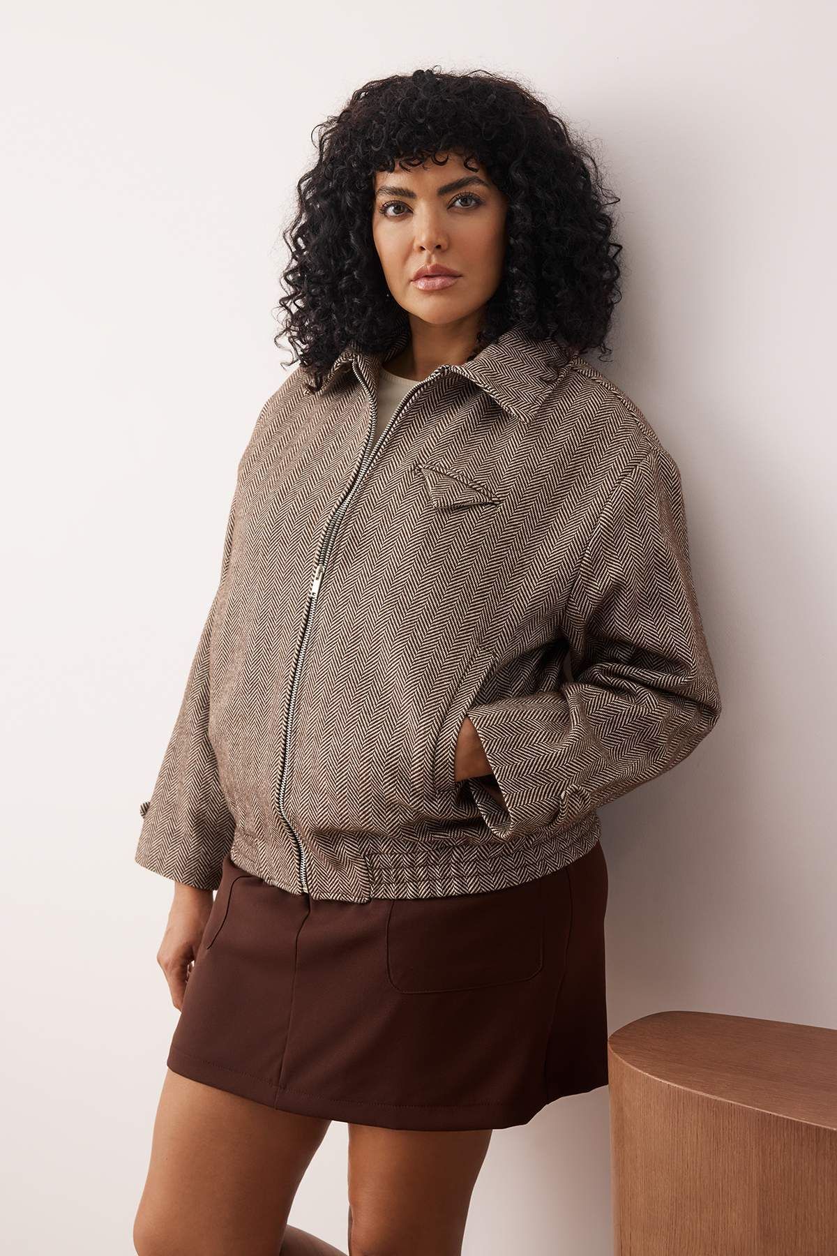 Trendyol Collection-Brown Houndstooth Pattern Oversize Fit Bomber Slim Plus Size Jacket Coats Twoaw26Aw00018 2