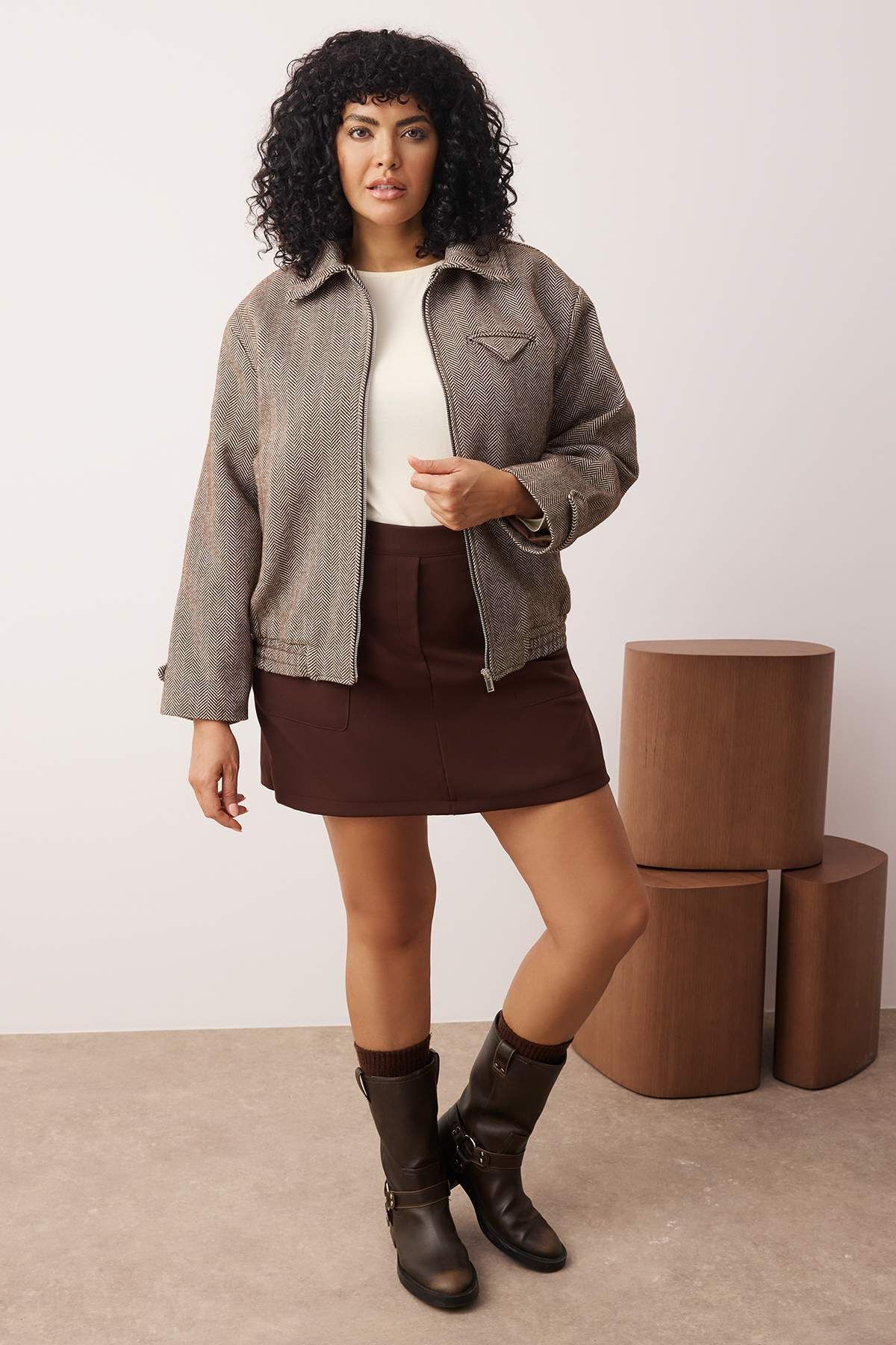 Trendyol Collection-Brown Houndstooth Pattern Oversize Fit Bomber Slim Plus Size Jacket Coats Twoaw26Aw00018 1