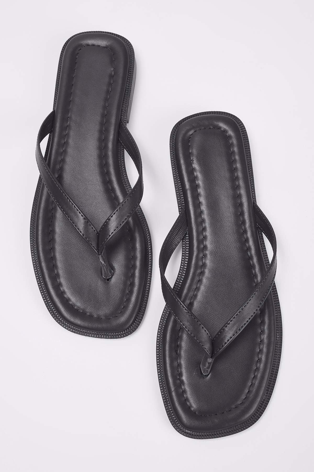 TRENDYOL SHOES Schwarze Flip-Flops für Damen TAKSS25TE00071