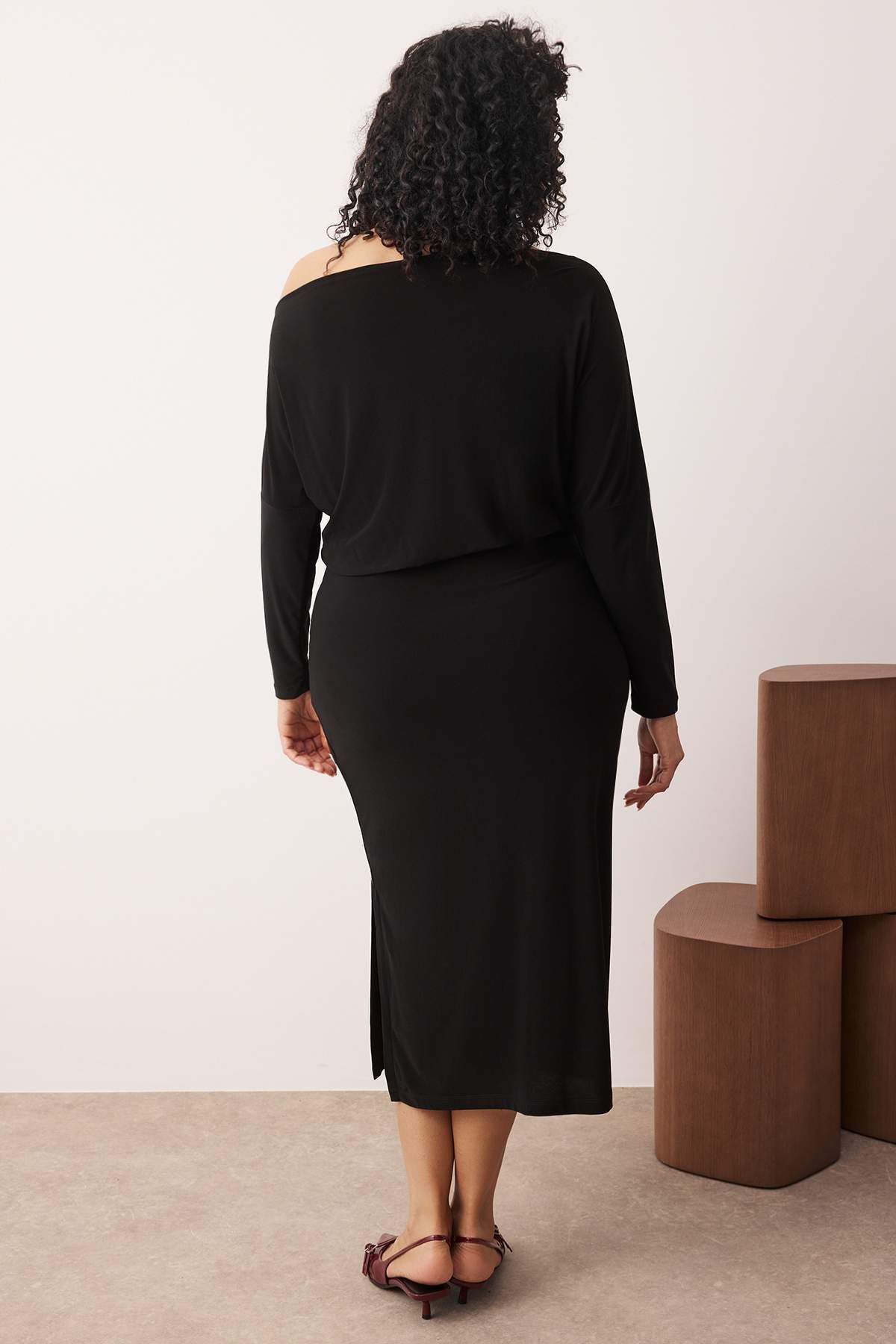 Trendyol Curve-Rochie neagră, dreaptă, asimetrică, cu o singură mânecă, în talie, elastică, tricotată midi TBBAW26AH00018 4