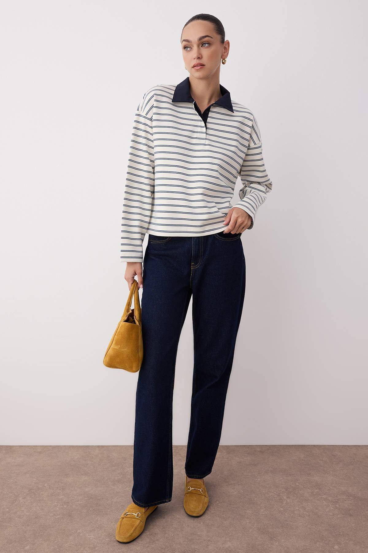 Trendyolmilla  Ekru Çizgili Dokuma Yaka Detaylı Patlı Oversize Esnek Örme T-shirt/Sweatshirt TWOAW26TS00004 - Görsel 6