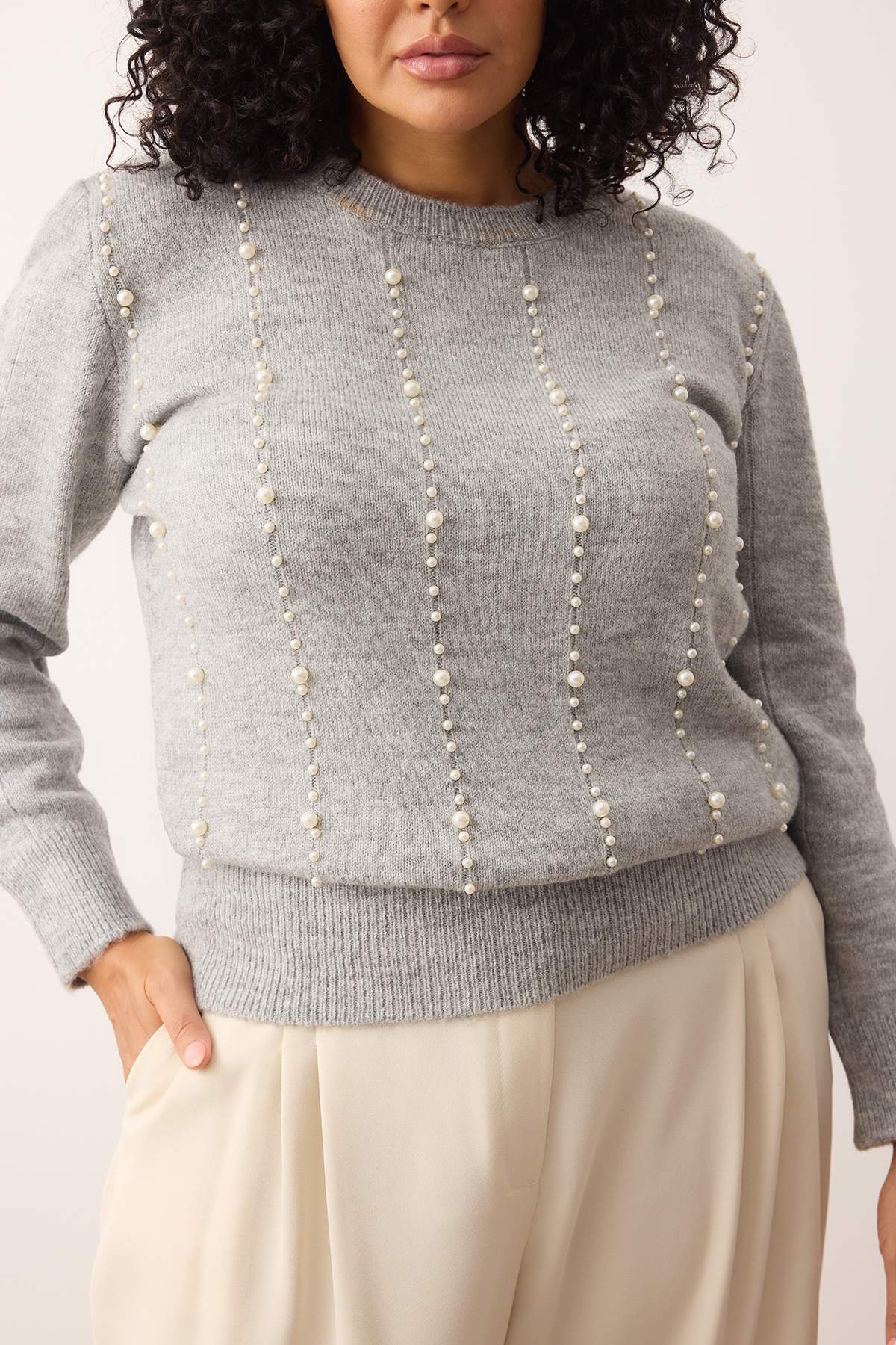Trendyol Curve Grau Melange Perle Detaillierte Strickpullover TBBAW26AN00003