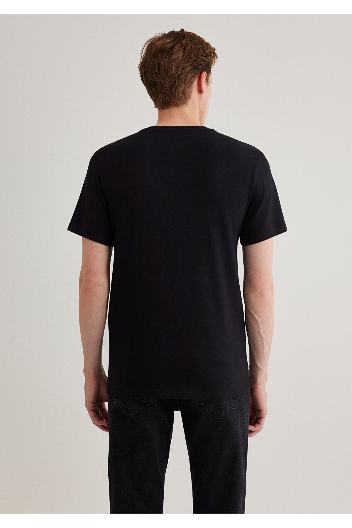 Mavi-Schwarzes Basic-T-Shirt mit Stretch-V-Ausschnitt und tailliertem Schnitt 061748 -900 5