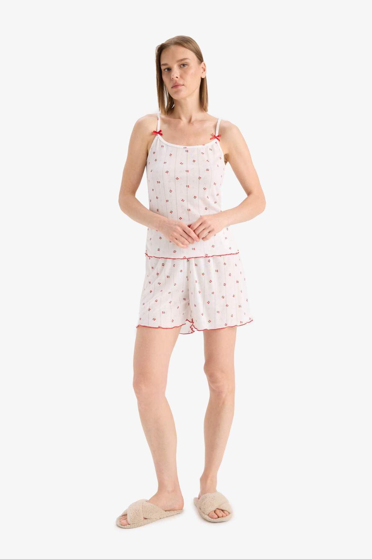 DeFacto-Pyjama-Set mit normaler Passform, gemustertes Träger-Pyjama-Oberteil, Shorts mit flexibler Taille, Pyjamahose – Fall in Love F5774 2