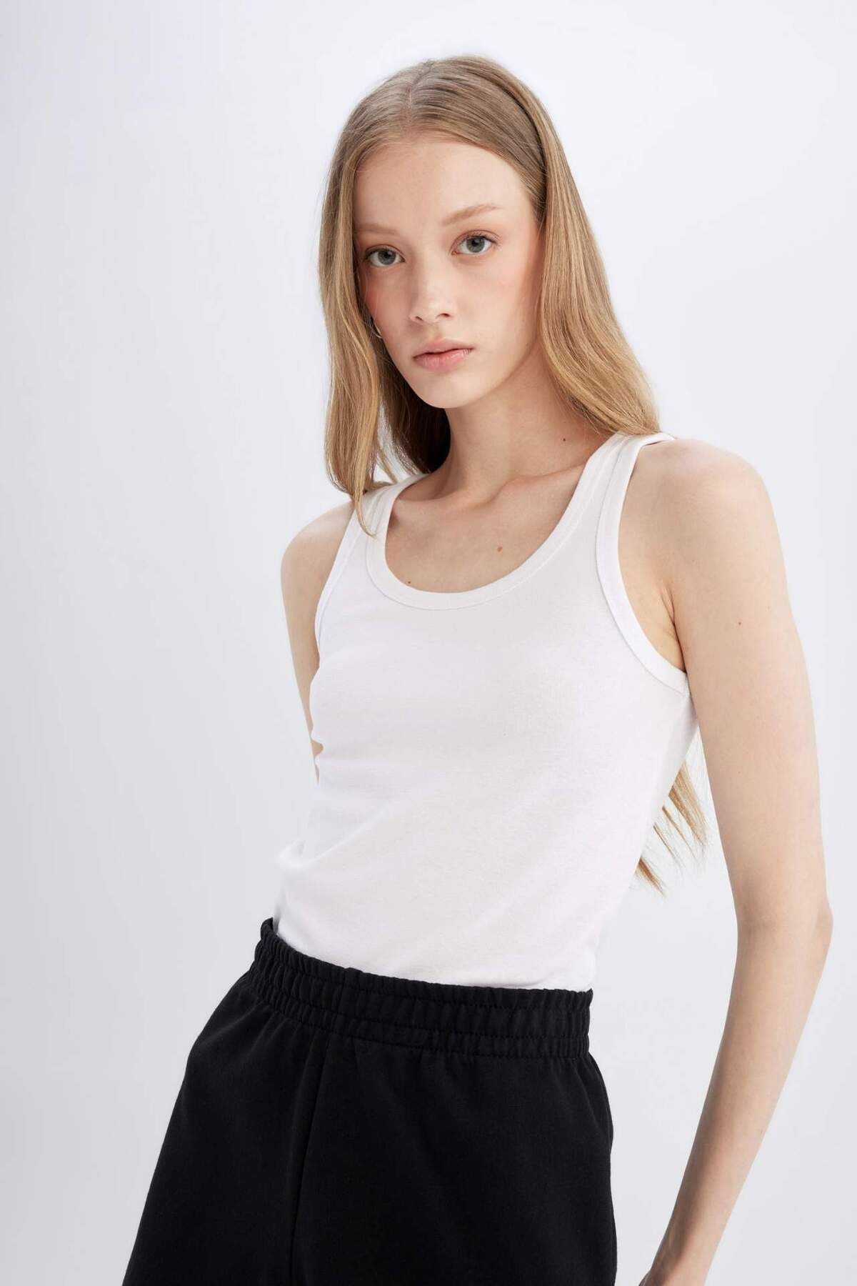 DeFacto-Slim Fit Slim Fit U Neck Basic Plain Ribbed Undershirt C9826Axns 4