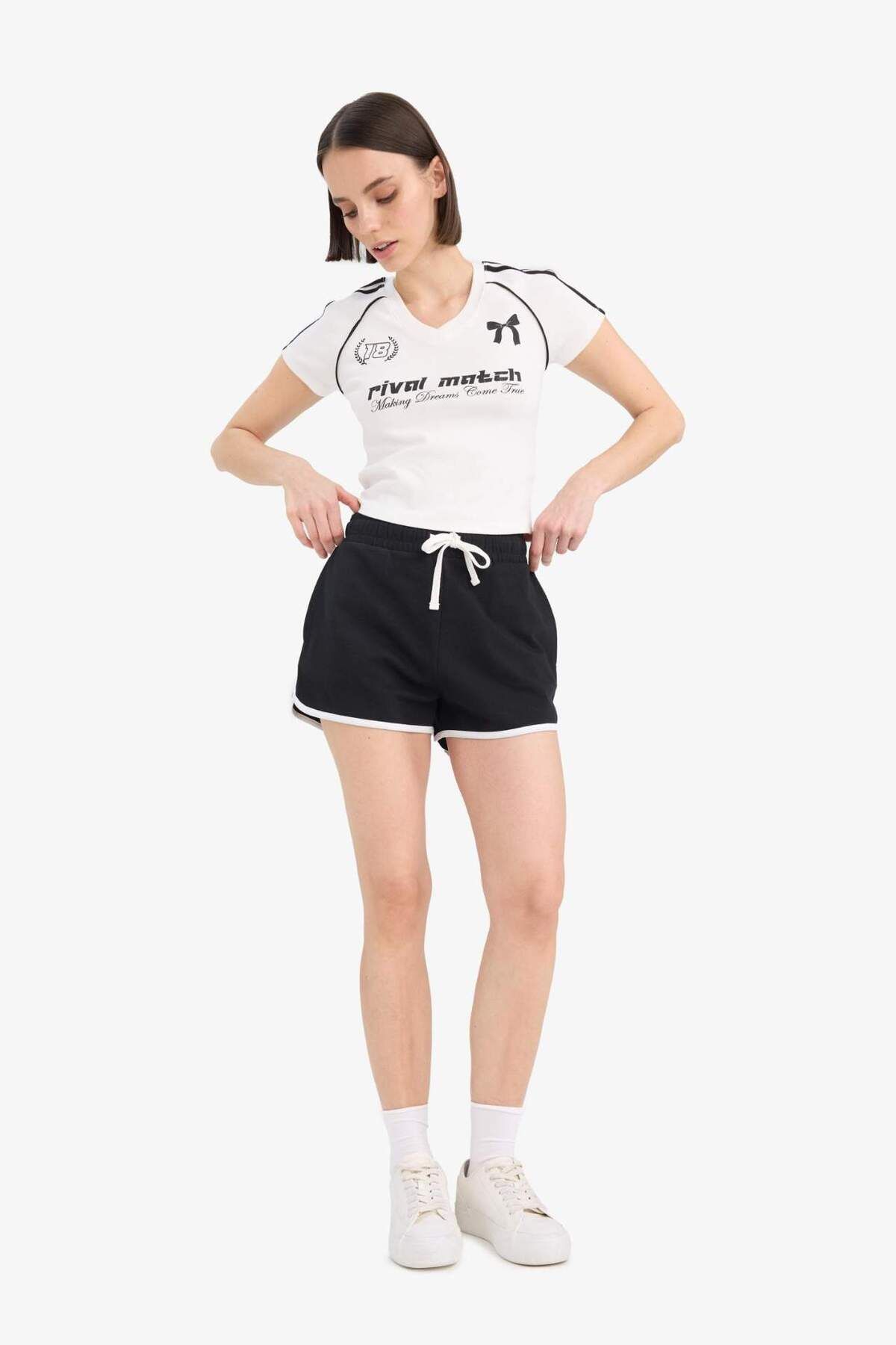 DeFacto-Coool Regular Fit Elastic Waist Lace Thick Mini Shorts A6224Ax25Sm 3