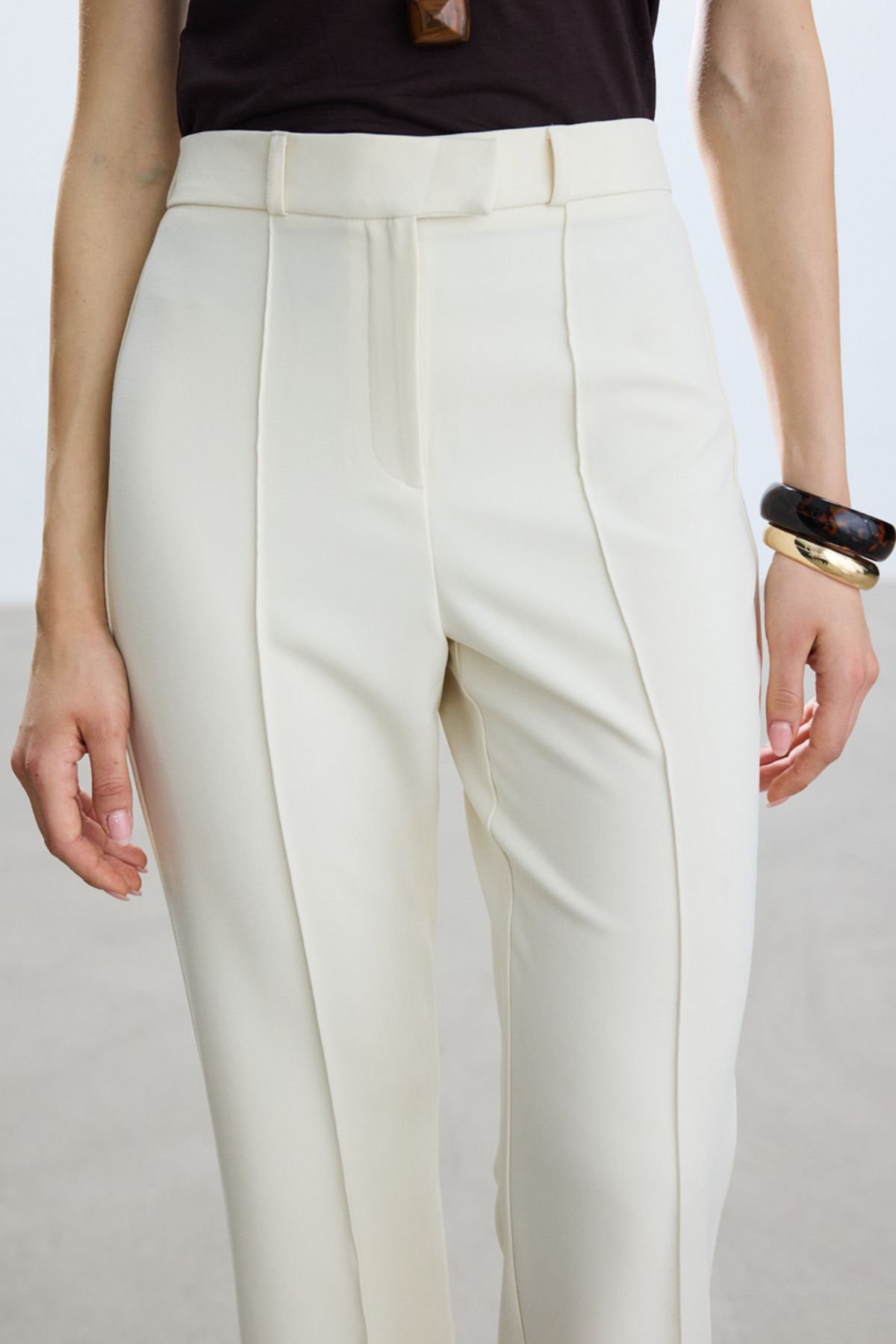 BE BLUE-Milk Color Flare Pants 3