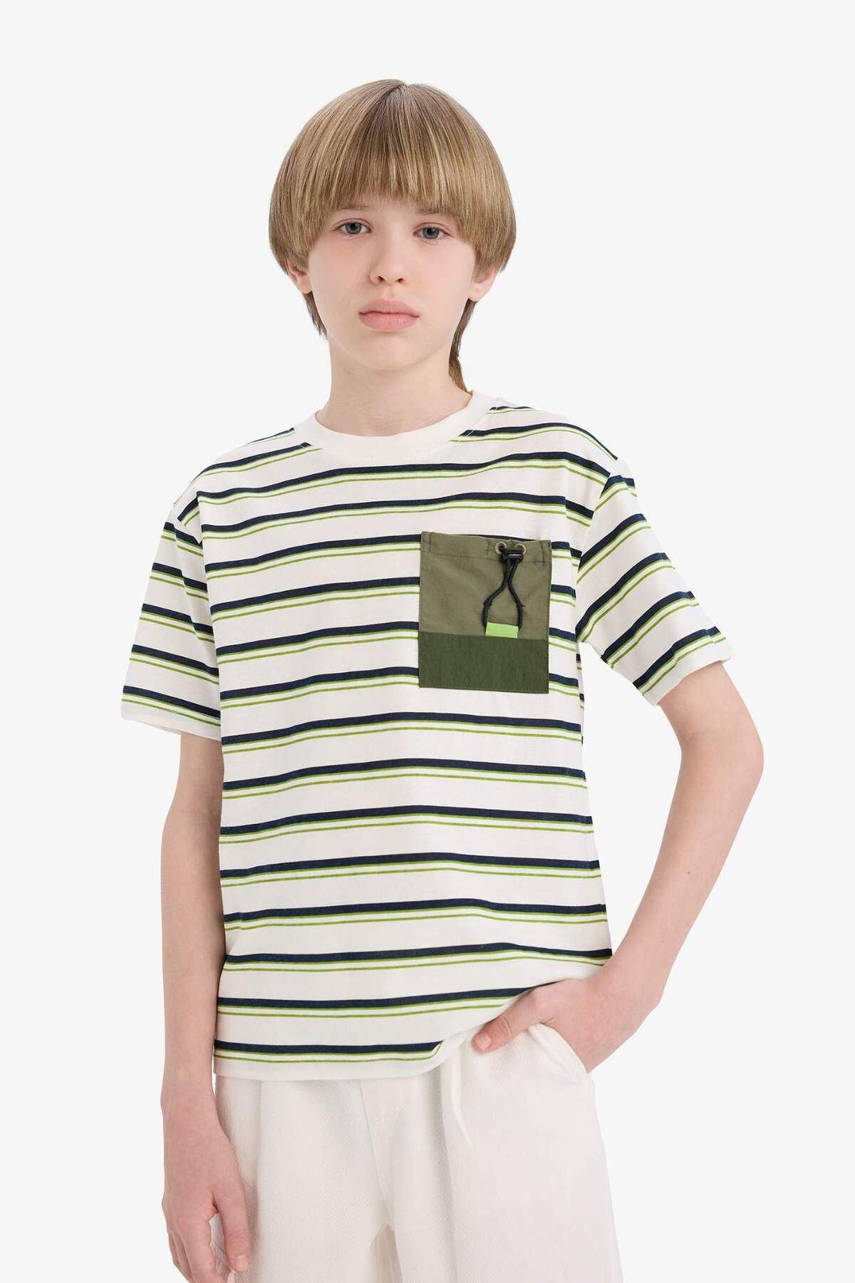 DeFacto-Tricou cu mânecă scurtă pentru băiat, cu gât turnat, cu detaliu de buzunar în dungi E0965a825sm 4