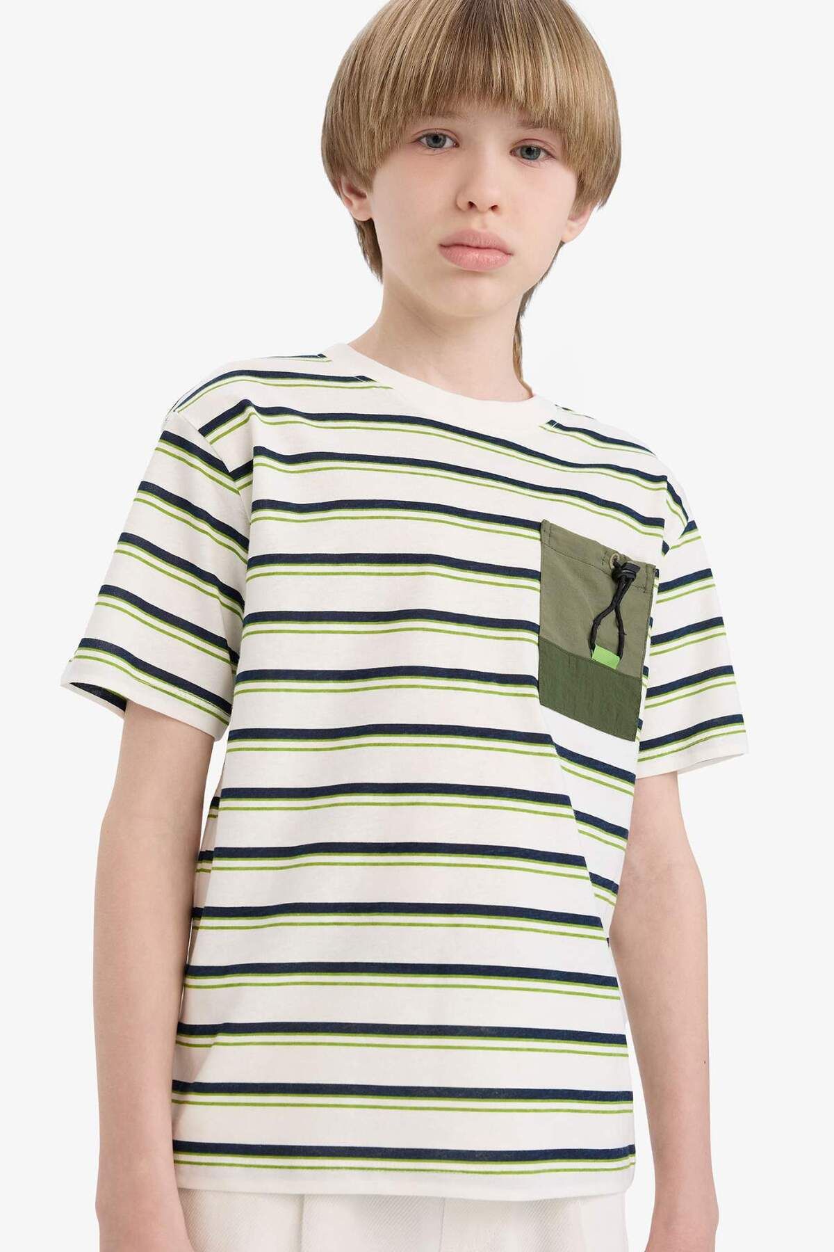 DeFacto-Tricou cu mânecă scurtă pentru băiat, cu gât turnat, cu detaliu de buzunar în dungi E0965a825sm 3