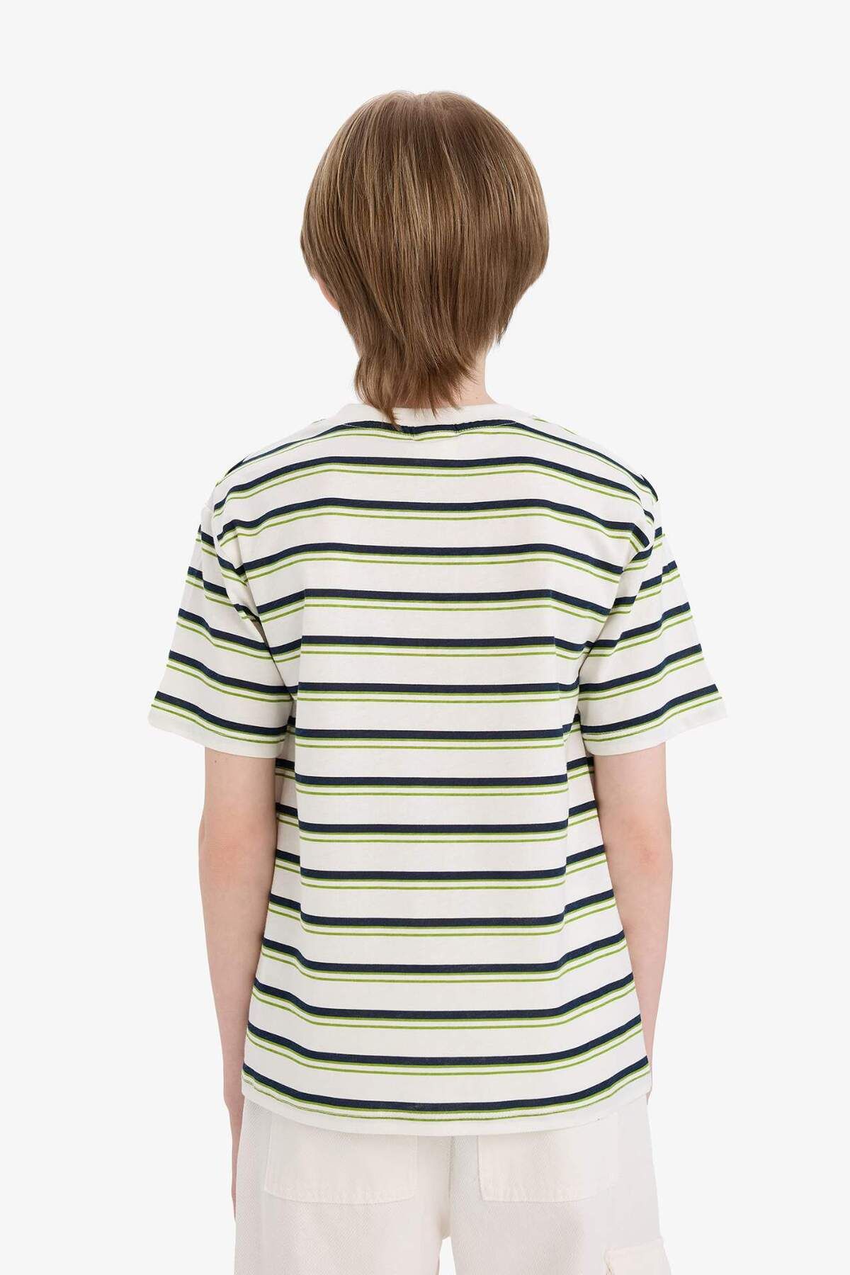 DeFacto-Tricou cu mânecă scurtă pentru băiat, cu gât turnat, cu detaliu de buzunar în dungi E0965a825sm 5