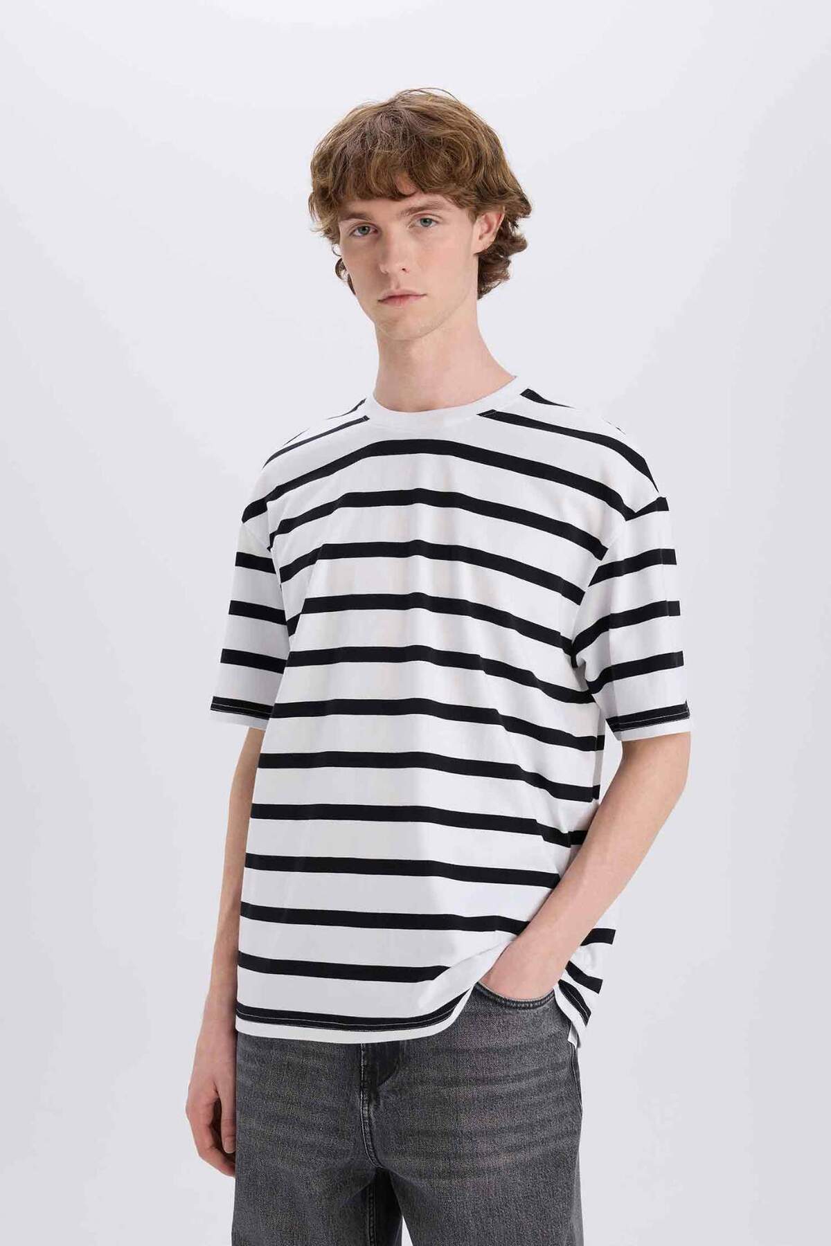 DeFacto-100% Cotton Boxy Fit Crew Neck Striped Short Sleeve T-Shirt E1160Ax25Sm 4