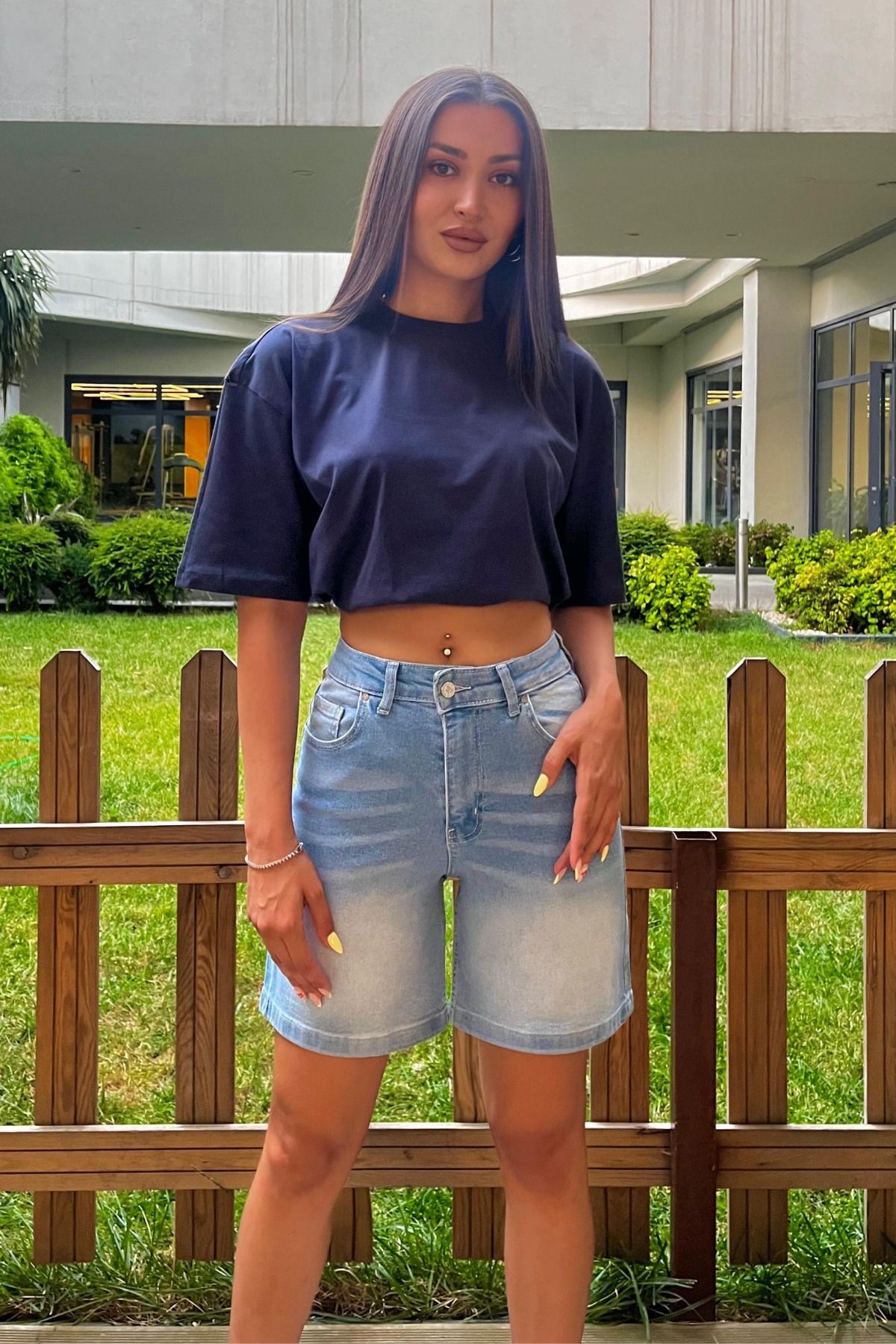 BİKELİFE-Women's Denim Shorts with High Waist and Snow Washing Effect 4