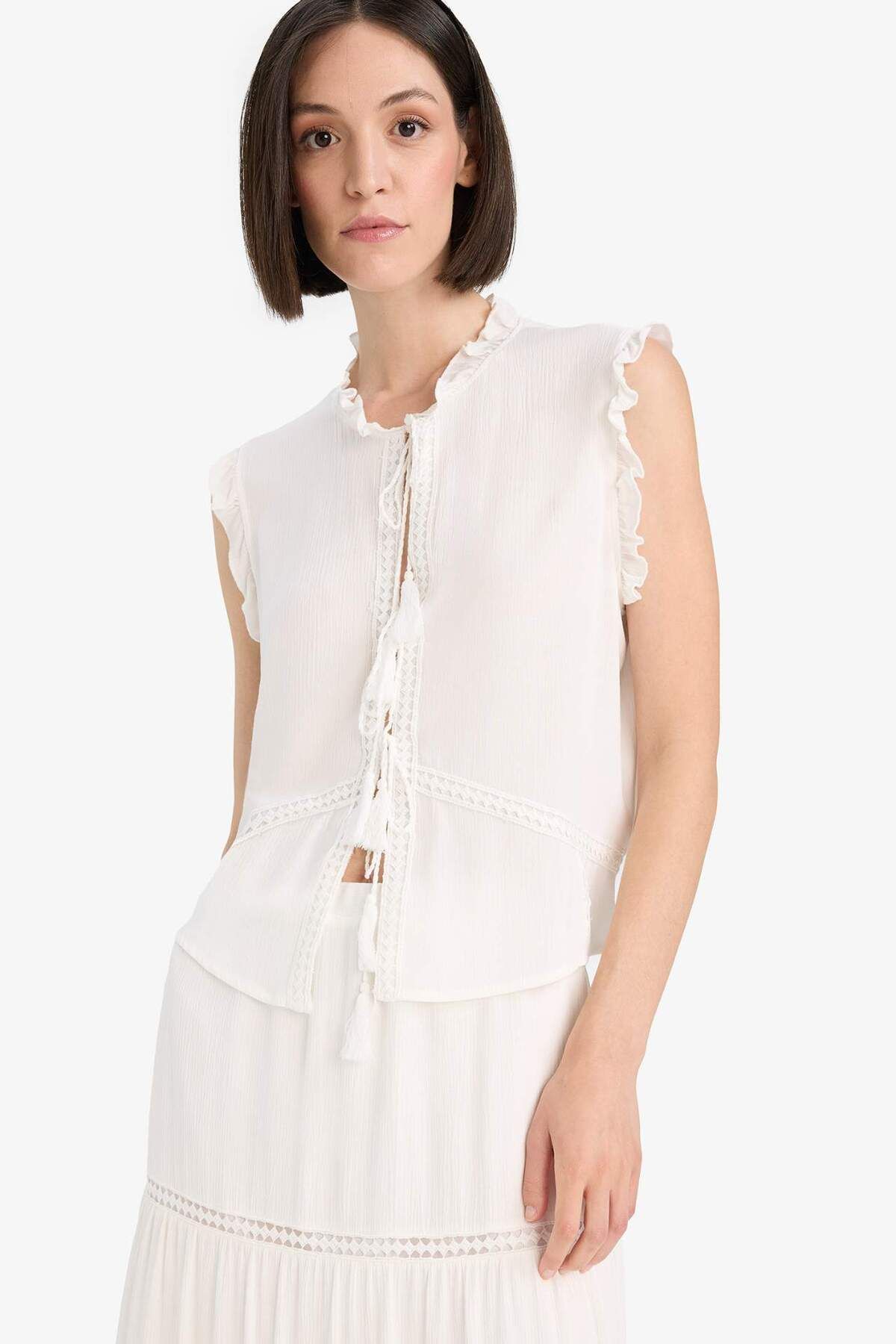 DeFacto-Regular Fit Rundhals Önden Bindeband Krinkil Viskose Ärmellose Bluse F0093AX25SM 4
