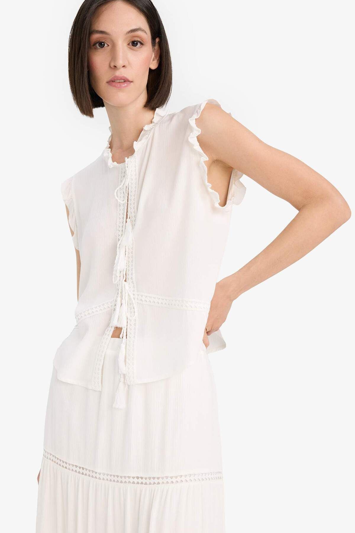 DeFacto-Regular Fit Rundhals Önden Bindeband Krinkil Viskose Ärmellose Bluse F0093AX25SM 6