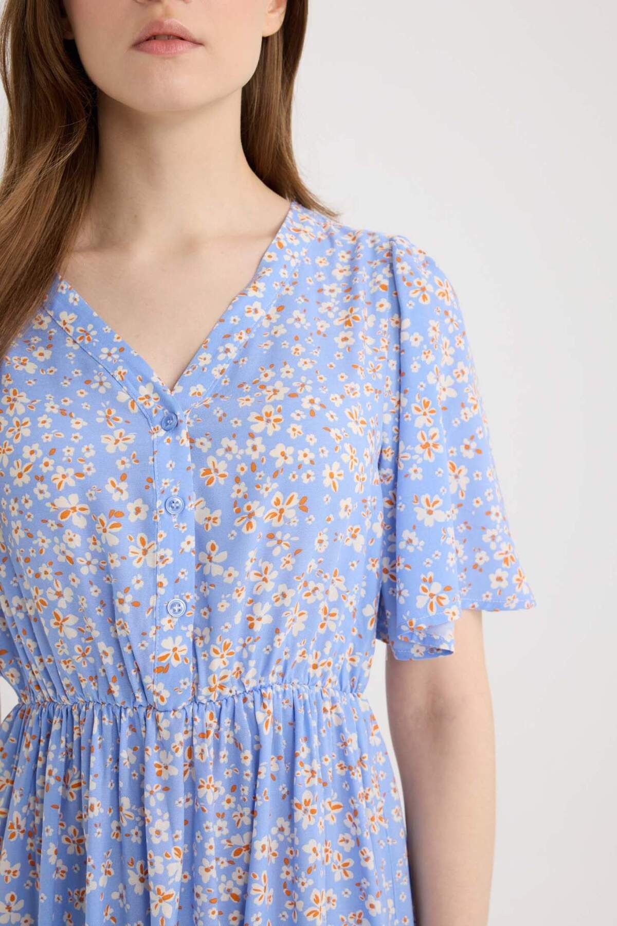 DeFacto-Reguläre Passform, V-Ausschnitt, Blumenmuster, kurze Ärmel, Midi-Sommerkleid E8664AX25SM 5