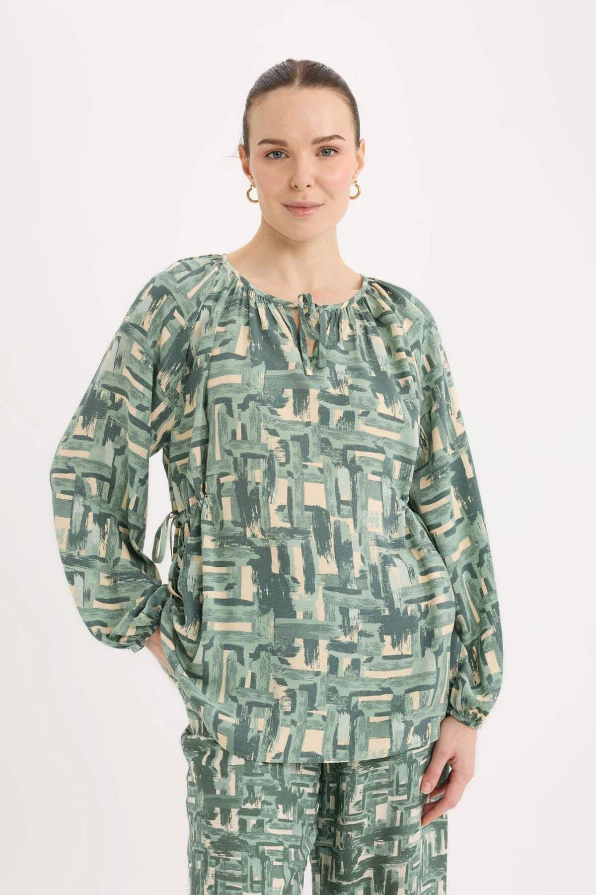 DeFacto-Regular Fit Drawstring Neckline Pattern Long Sleeve Blouse E6860Ax25Sp 3