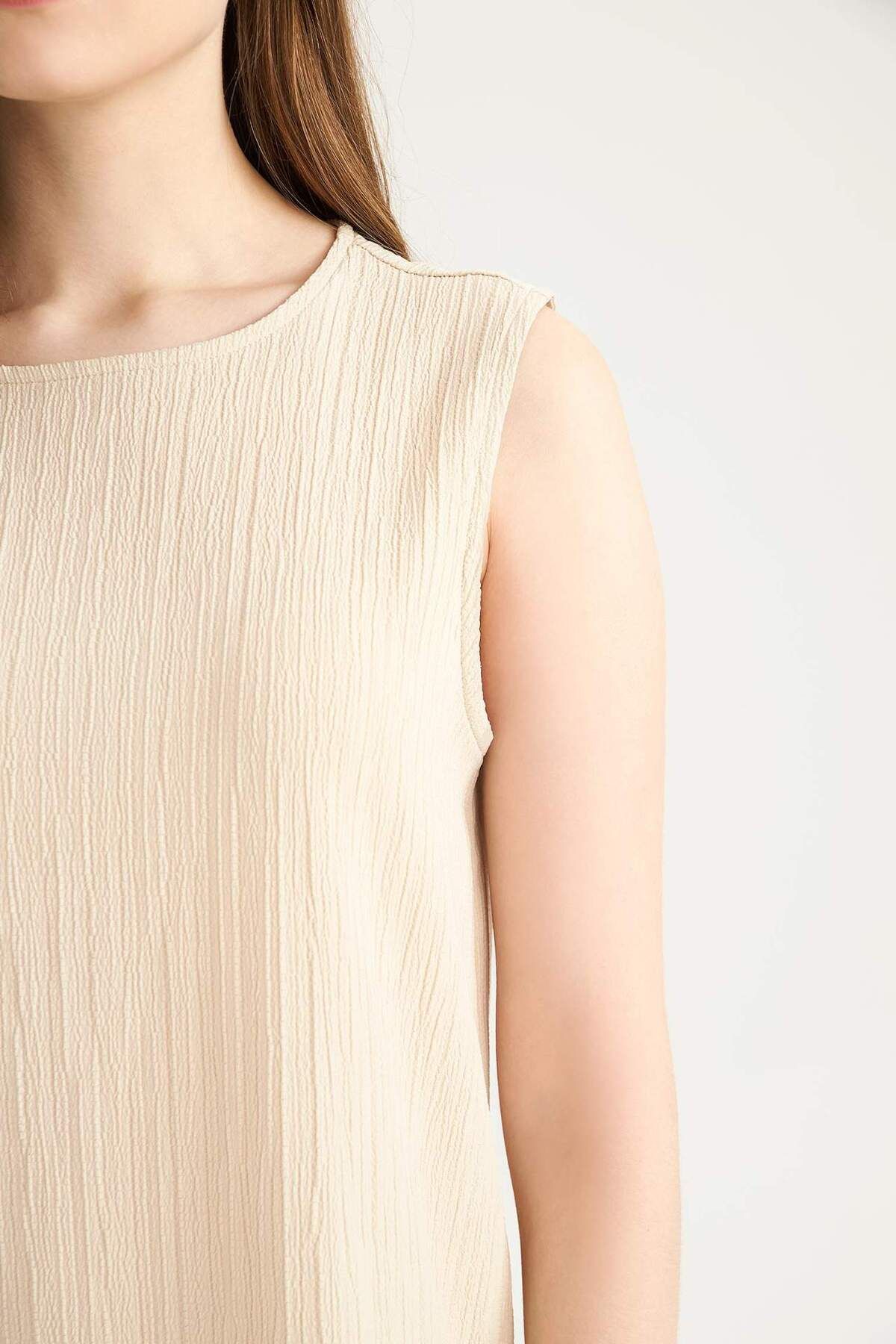DeFacto-Regular Fit Rundhalsausschnitt Basic Plain Seersucker Strukturiertes ärmelloses Midikleid E1822AX25SP 4